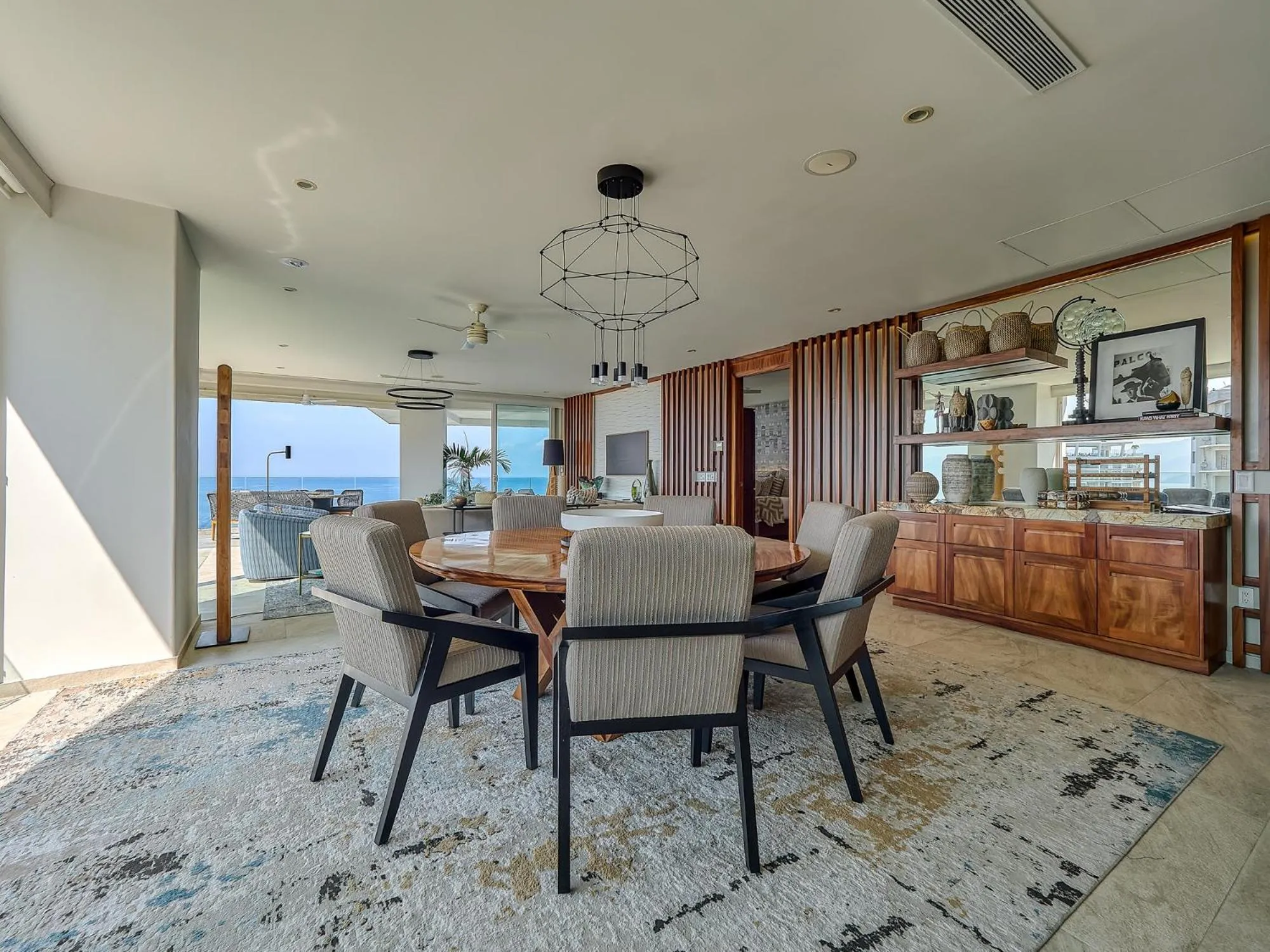 Dining area in Maxwell Residences at Indah