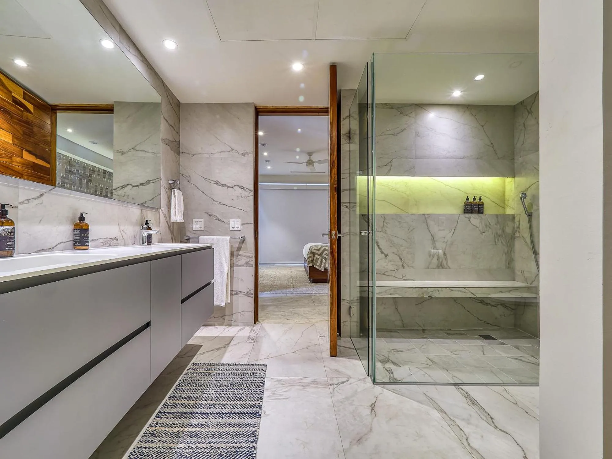 Shower in Maxwell Residences at Indah