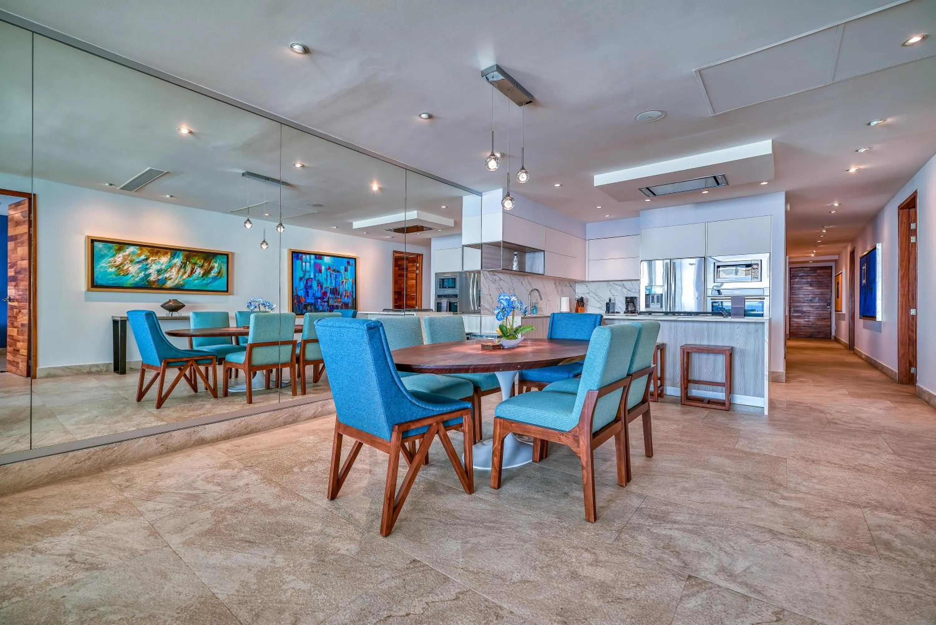 Dining area in Maxwell Residences at Indah