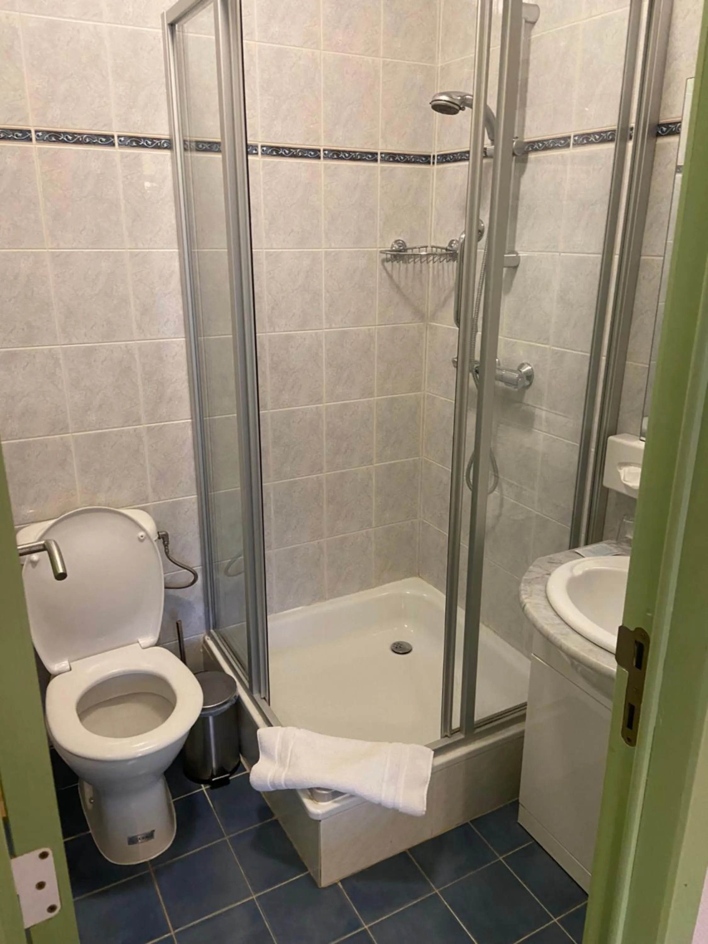 Bathroom in Hotel Monika