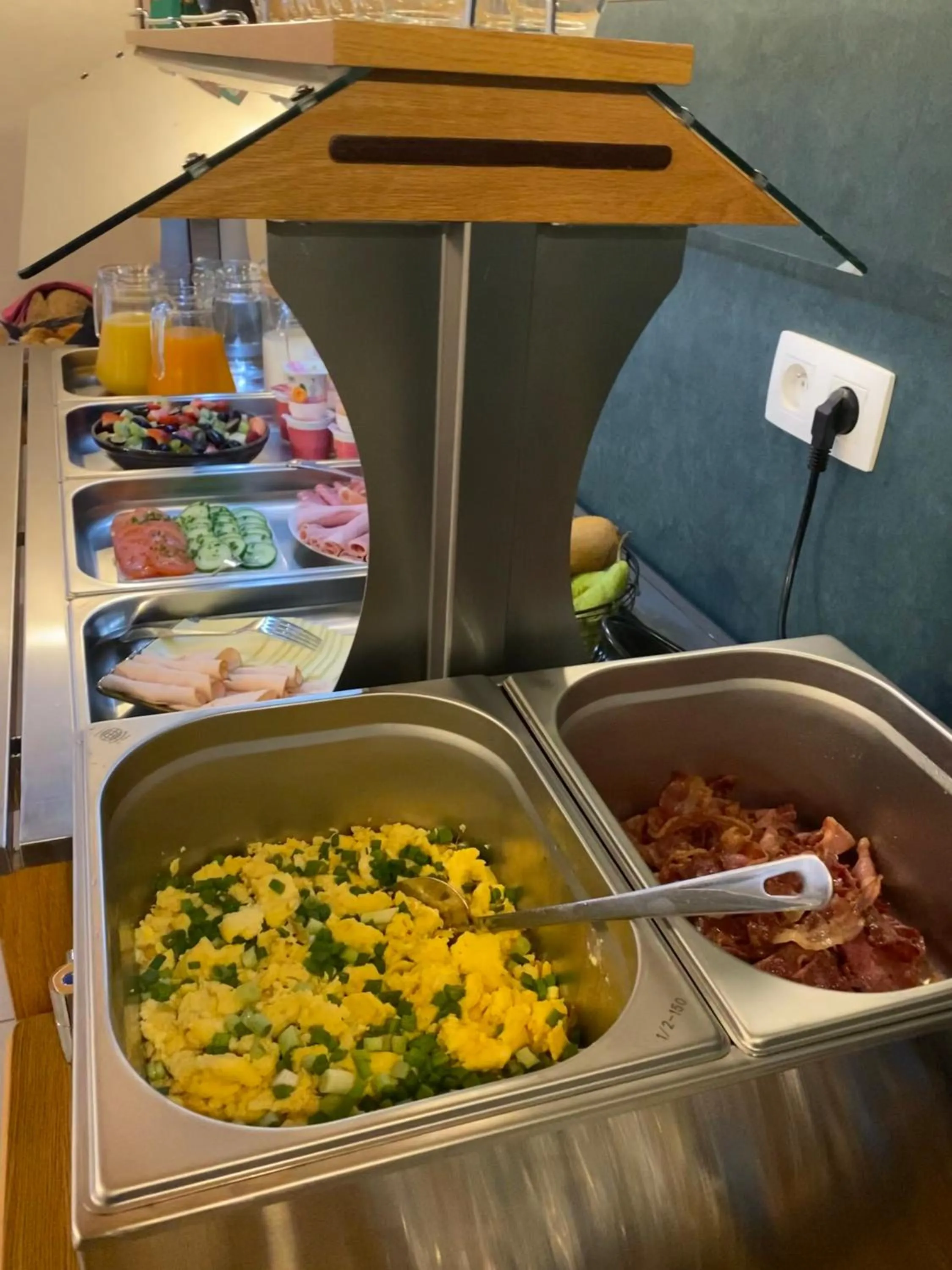 Food and drinks in Hotel Monika