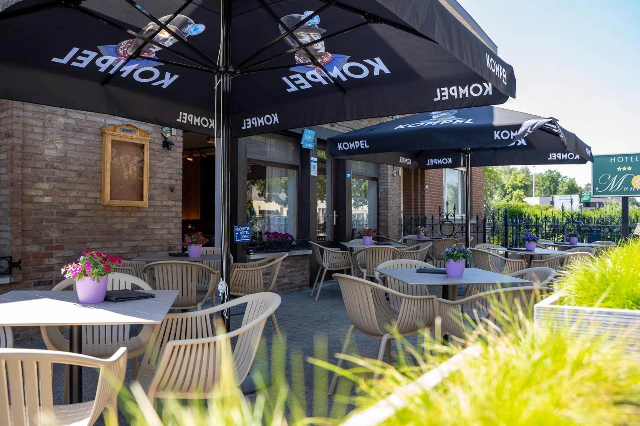 Facade/entrance in Hotel Monika