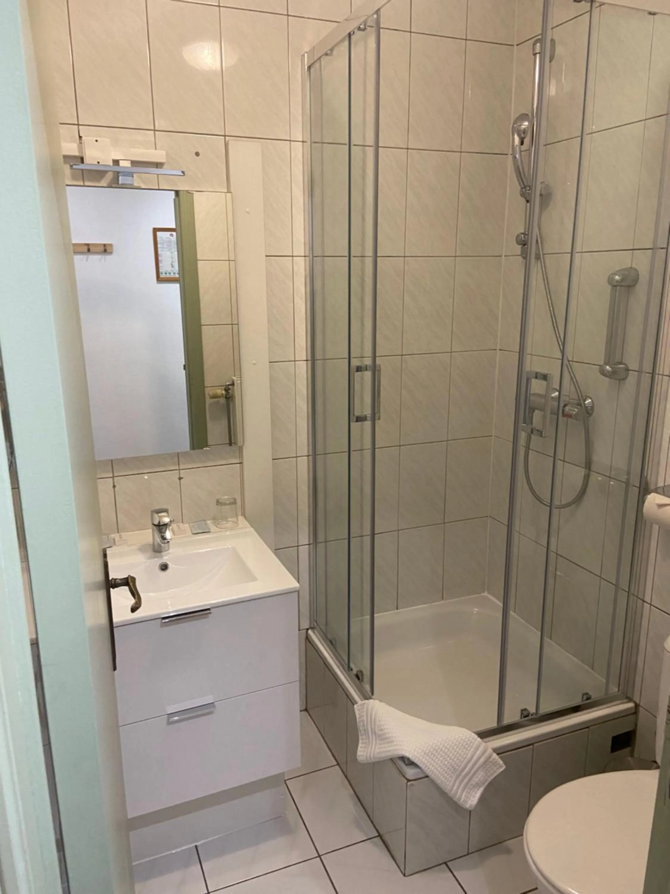 Shower in Hotel Monika