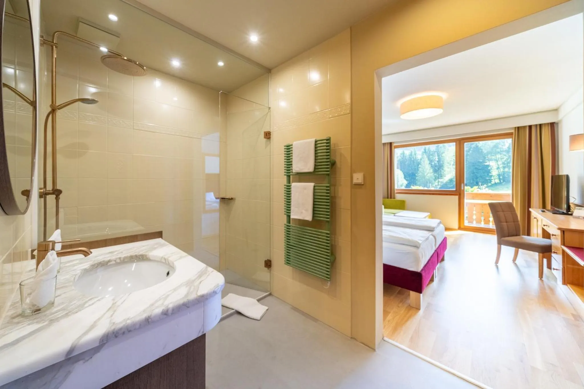 Bathroom, Bed in Hotel NockResort