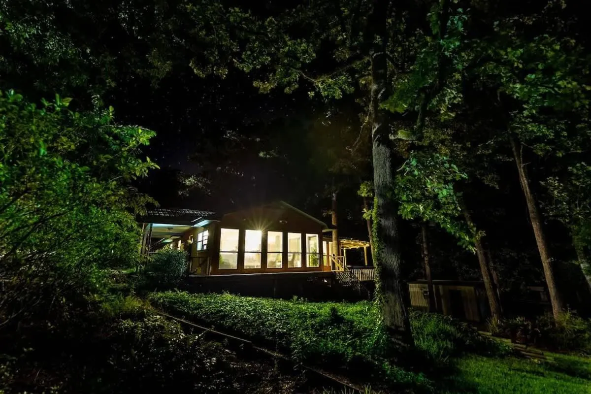 Lakefront 3BR with Bunkhouse and Kayaks, Rowboat Included