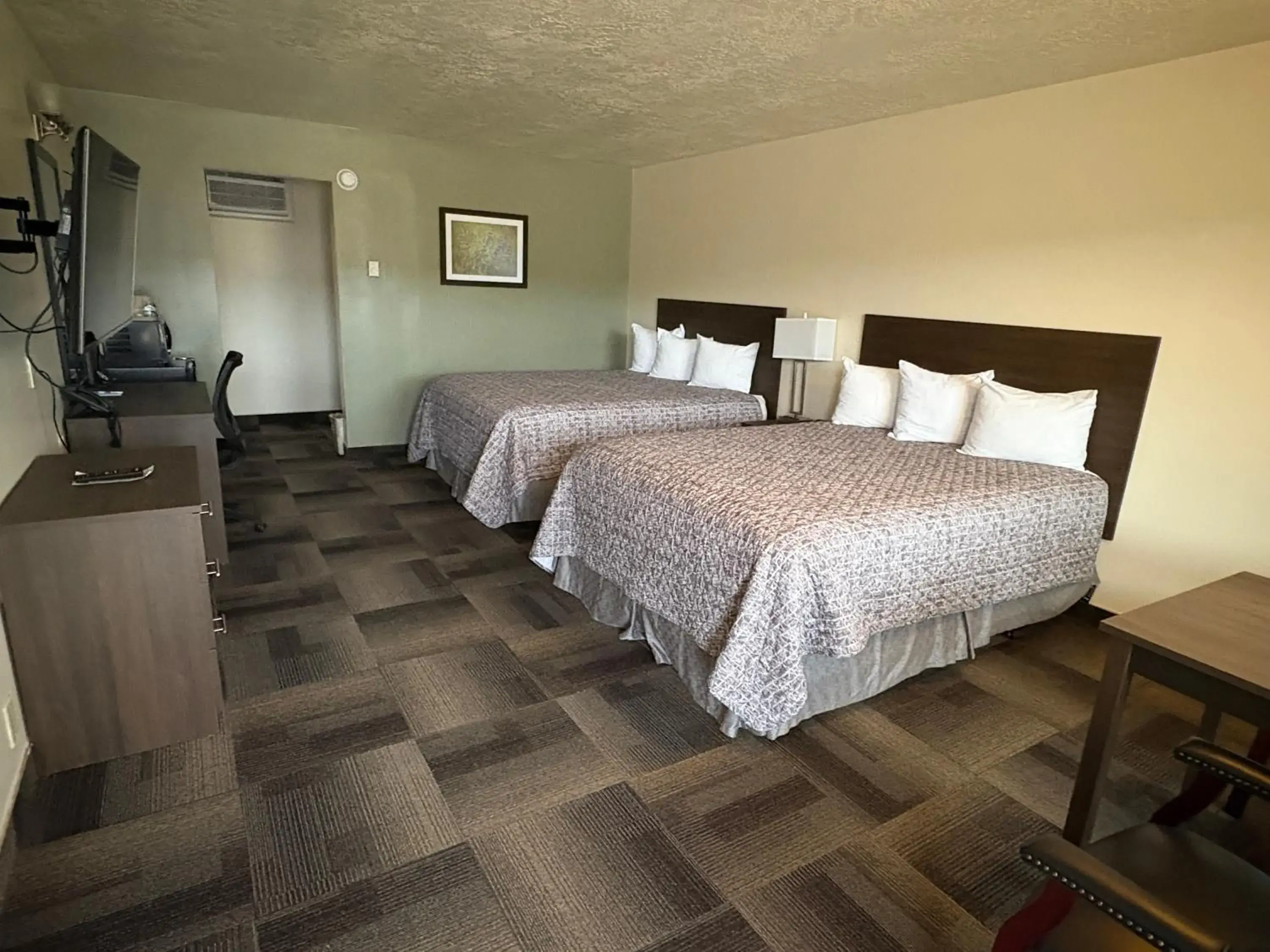 Bed in Clover Creek Inn Bed in Clover Creek Inn