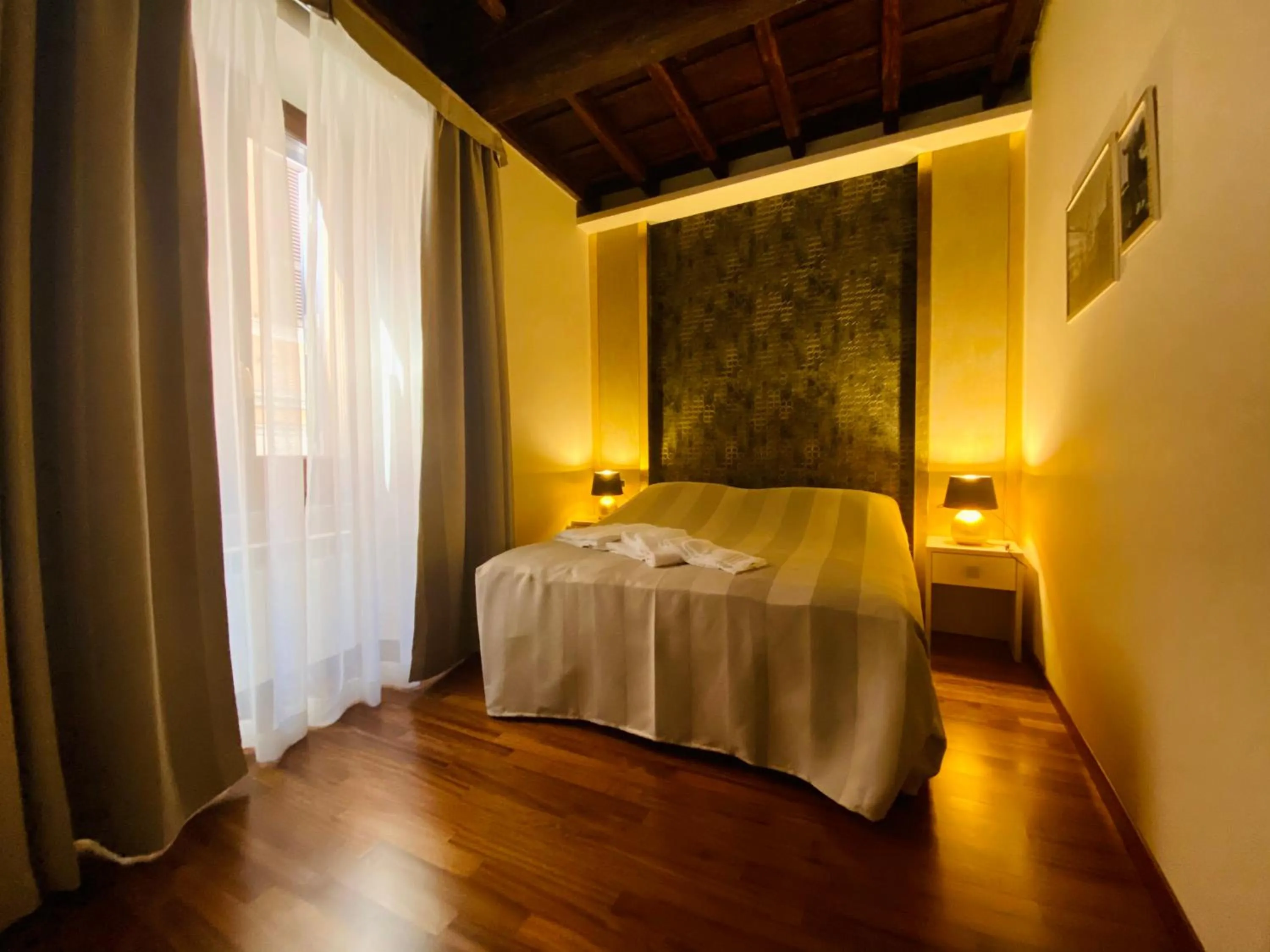 Photo of the whole room, Bed in Campo Marzio Hotelier