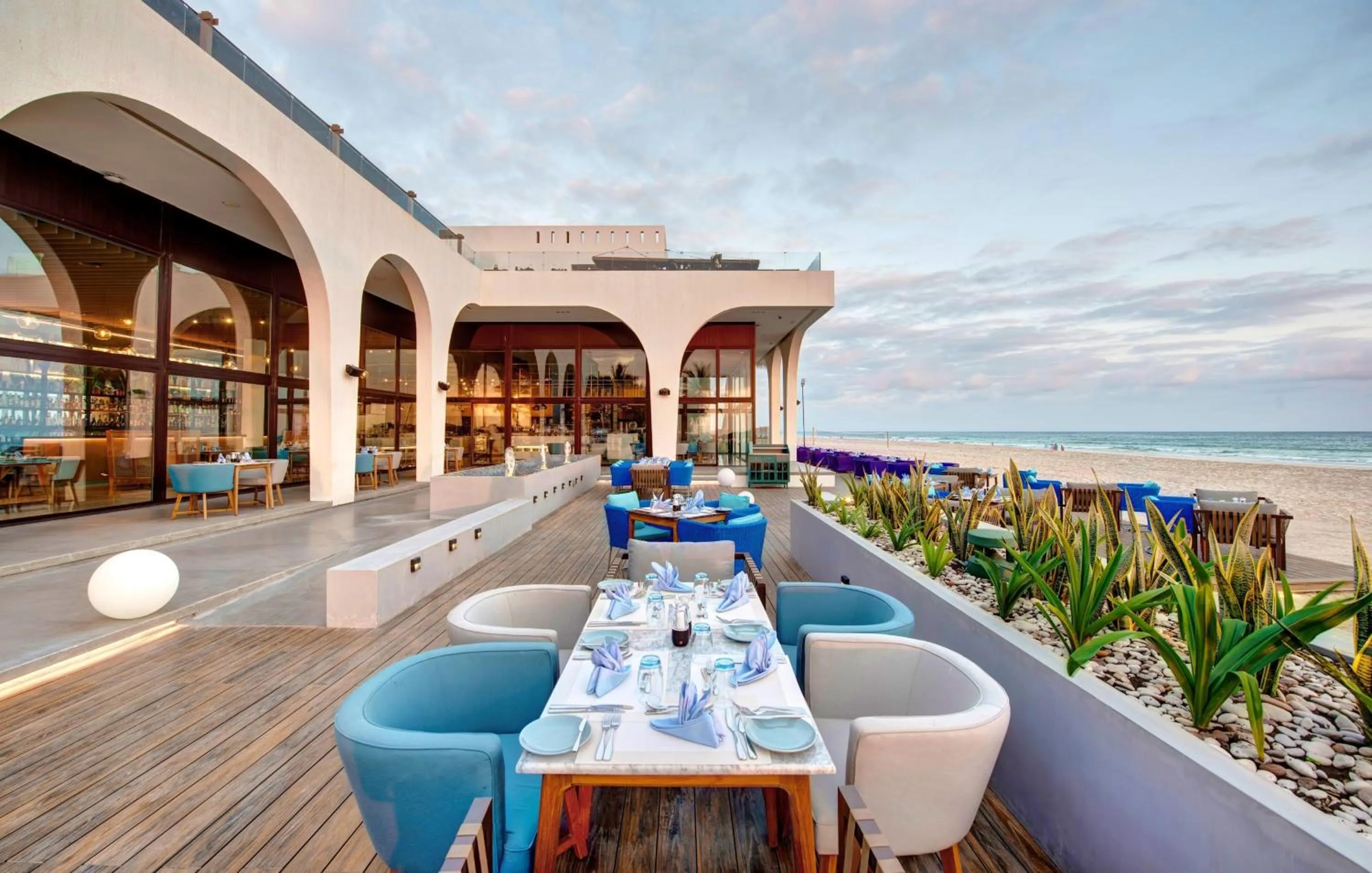 Restaurant/places to eat in Crowne Plaza Resort Salalah by IHG