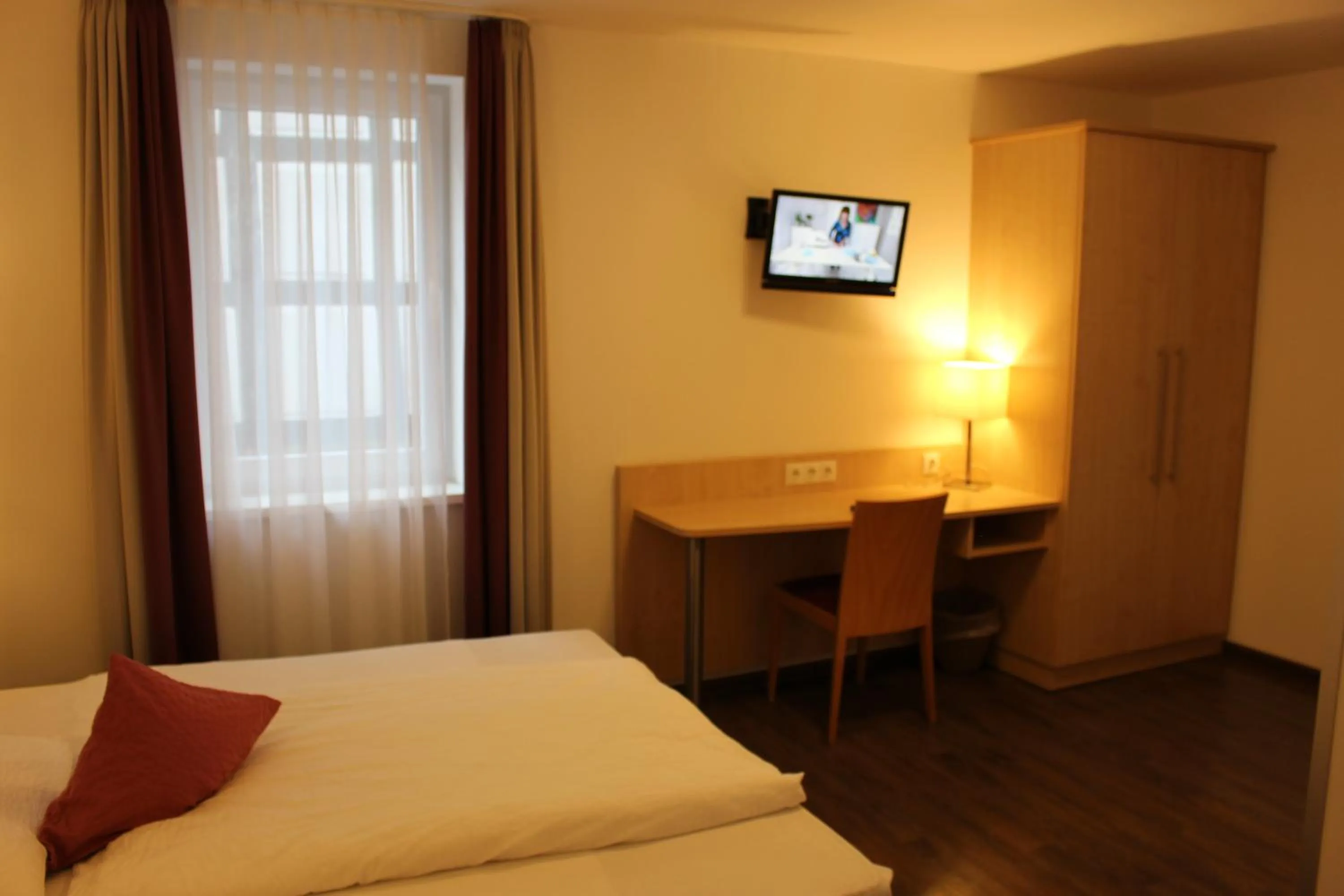 Photo of the whole room, Bed in Hotel-Gasthaus-Kraft