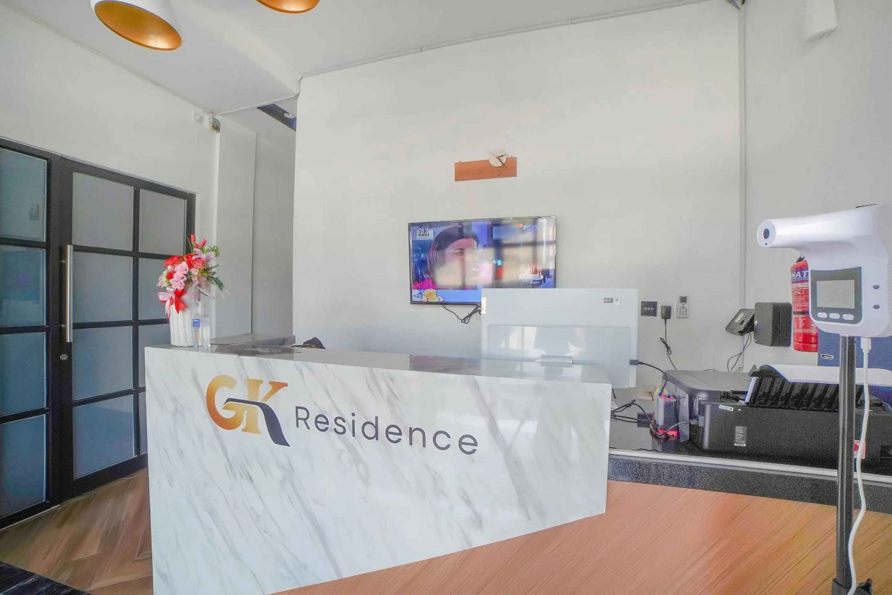 Lobby or reception in Capital O 90447 Kardopa Hotel Megapark