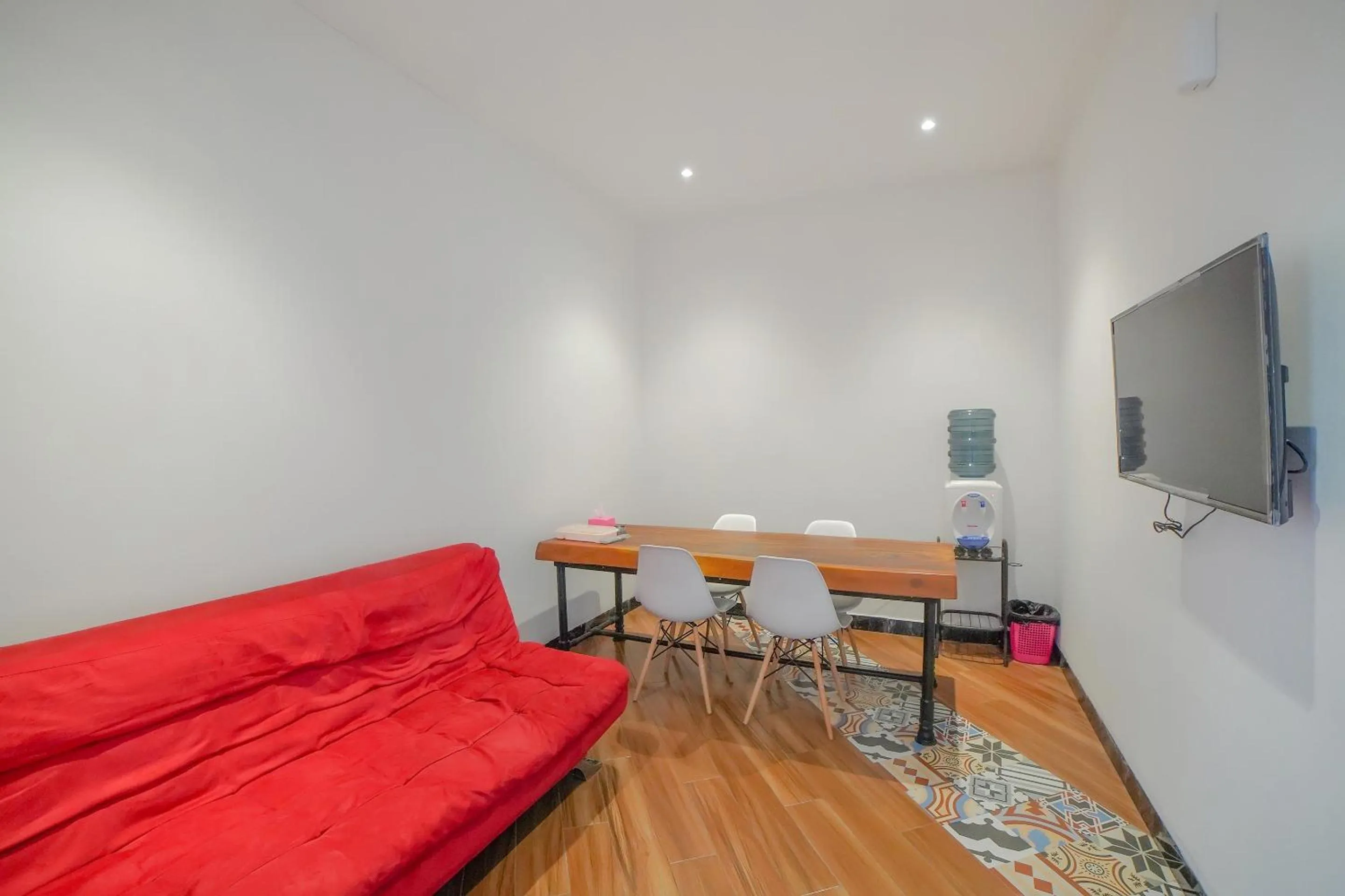 Lobby or reception in Capital O 90447 Kardopa Hotel Megapark