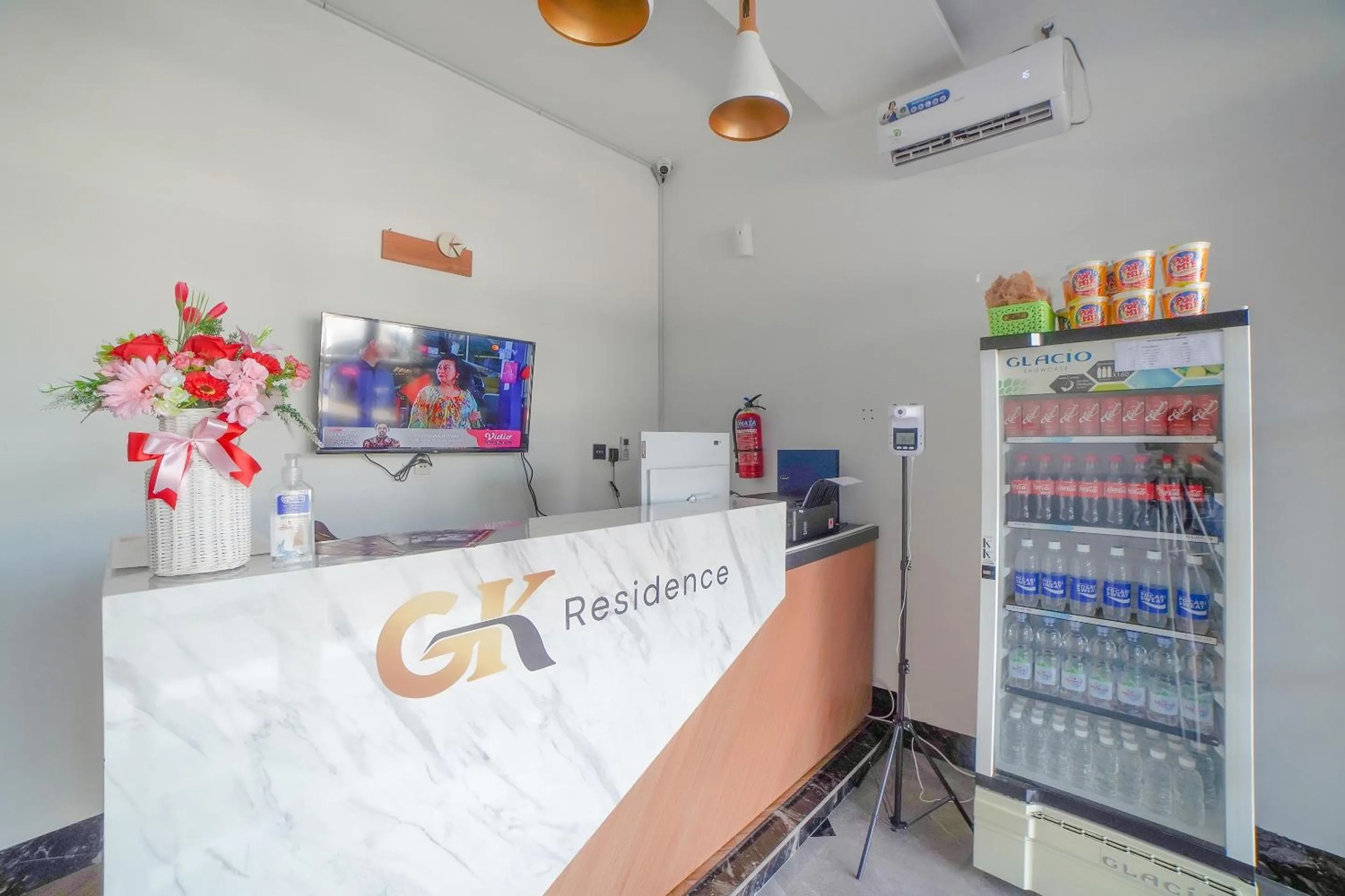 Lobby or reception in Capital O 90447 Kardopa Hotel Megapark