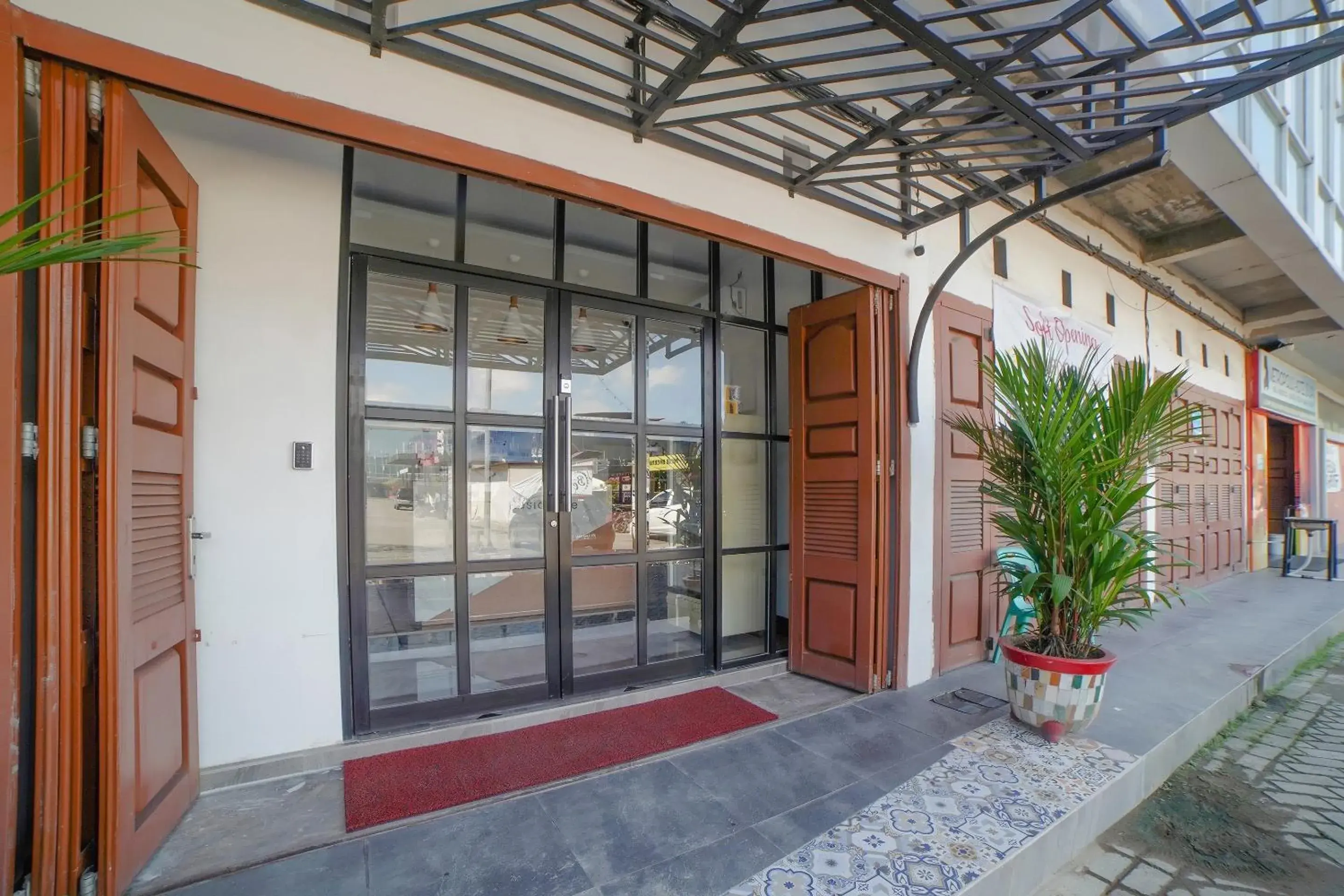 Facade/entrance in Capital O 90447 Kardopa Hotel Megapark Facade/entrance in Capital O 90447 Kardopa Hotel Megapark