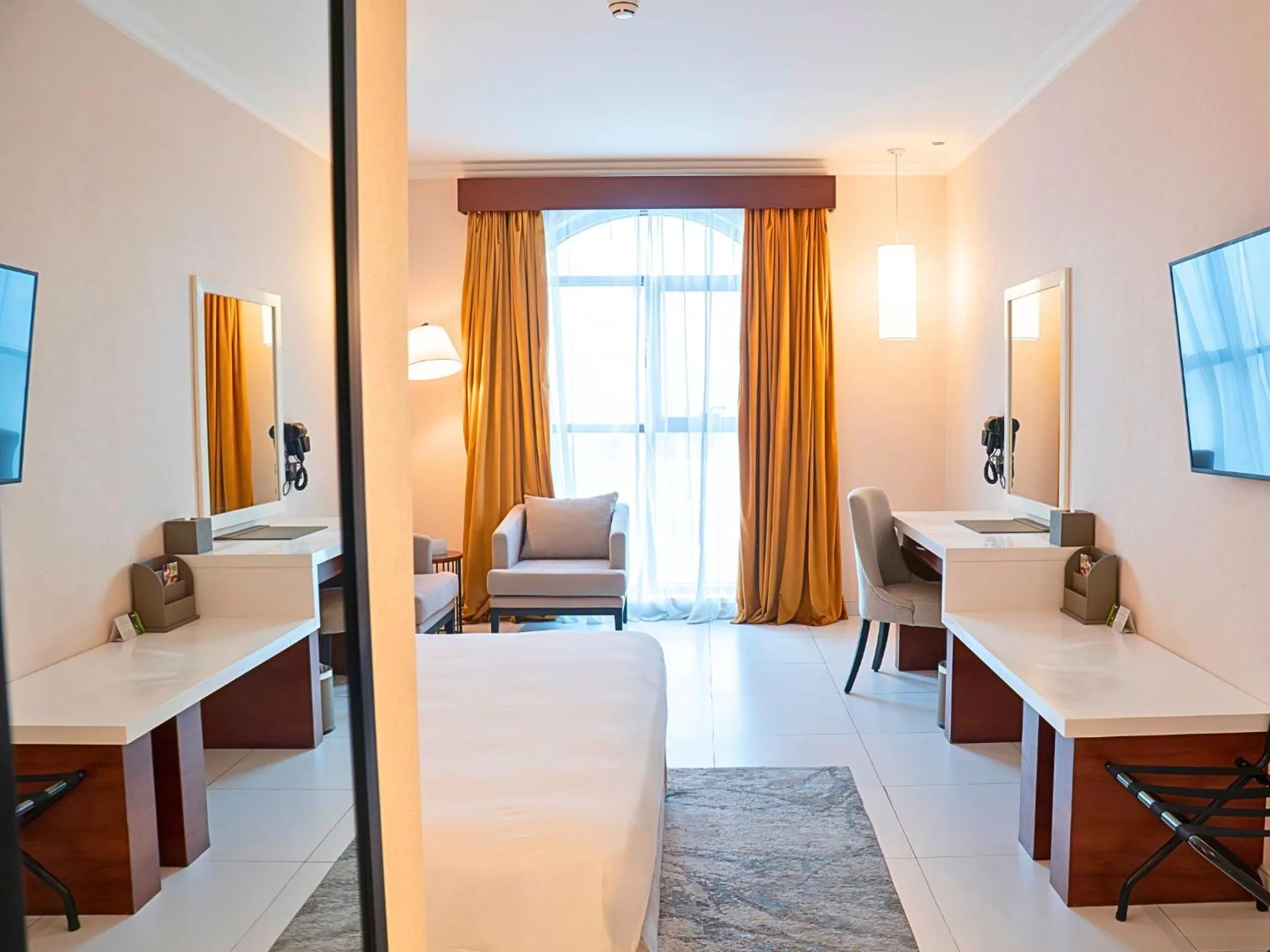 Breakfast, Bed in Asma Hotel Al Barsha