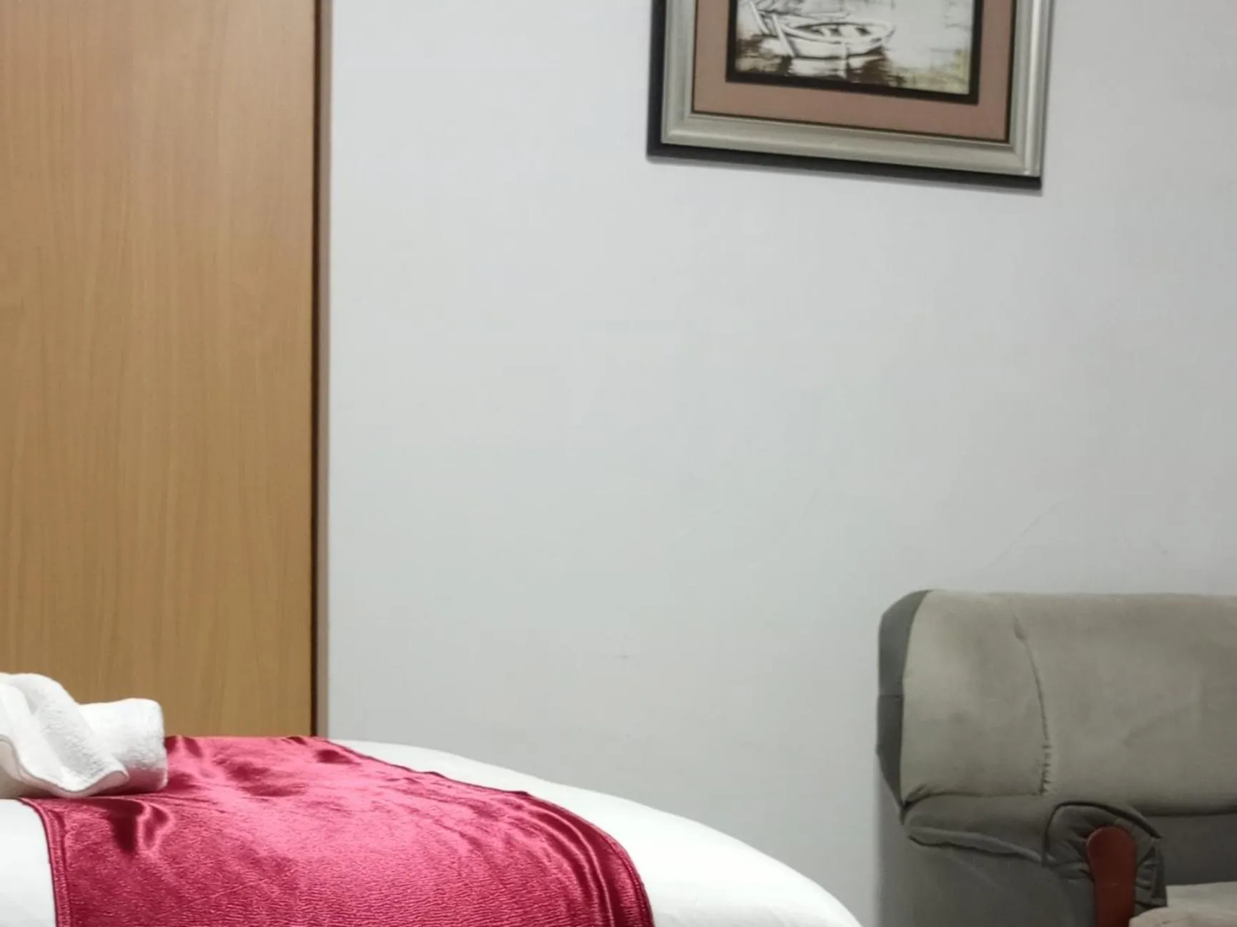 Bed in Frontiers Hotel & Conference Entebbe