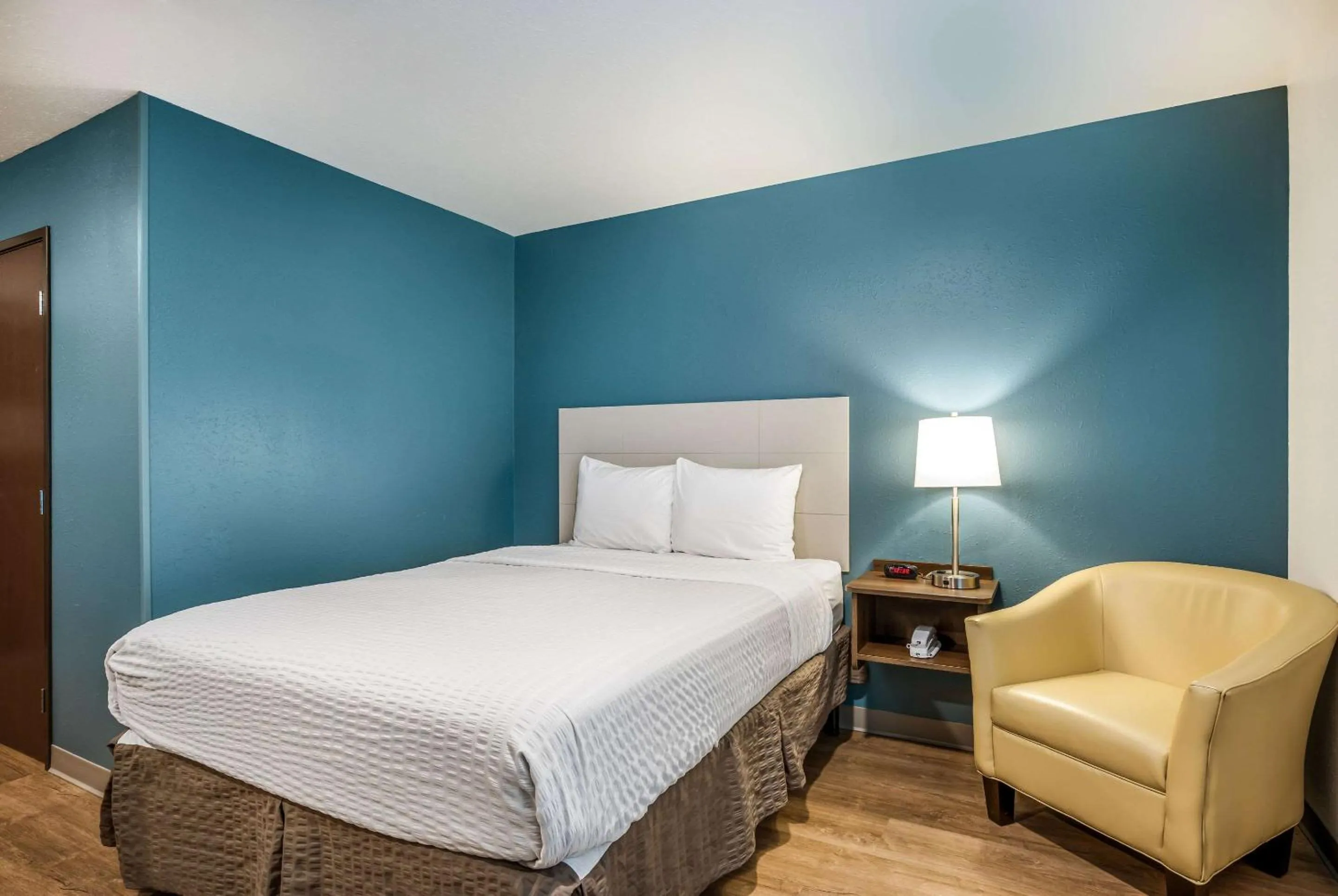 Photo of the whole room, Bed in WoodSpring Suites Elgin - Chicago