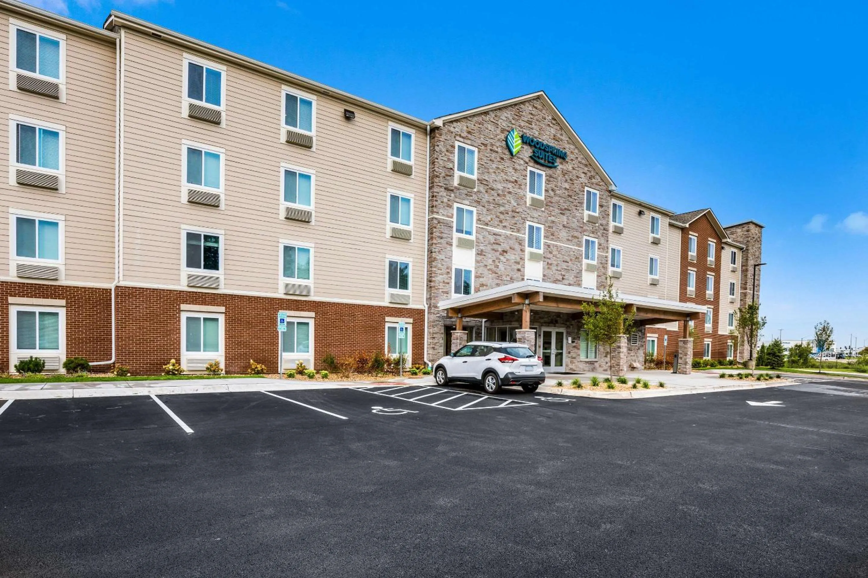 Property building in WoodSpring Suites Elgin - Chicago