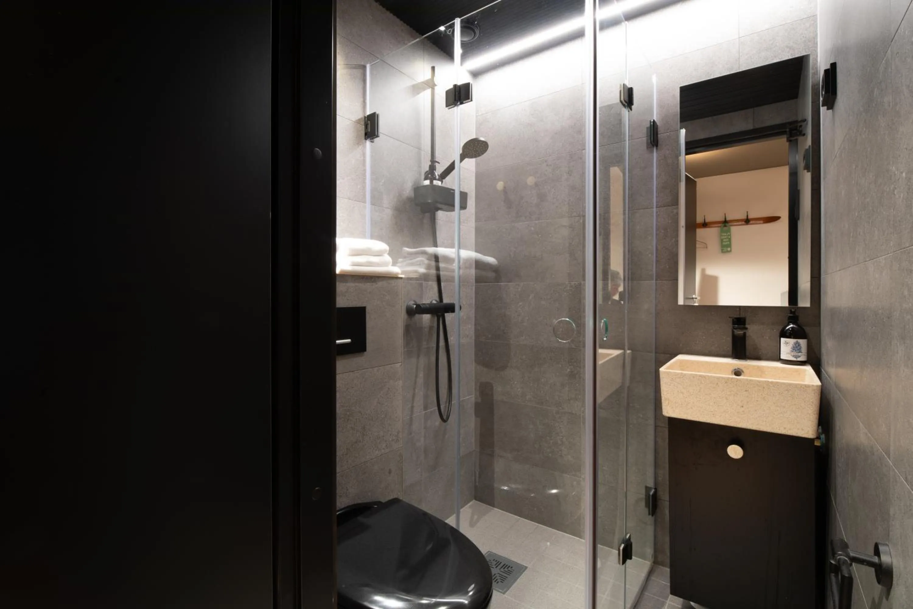 Haltia Lake Lodge nature boutique hotel & glamping