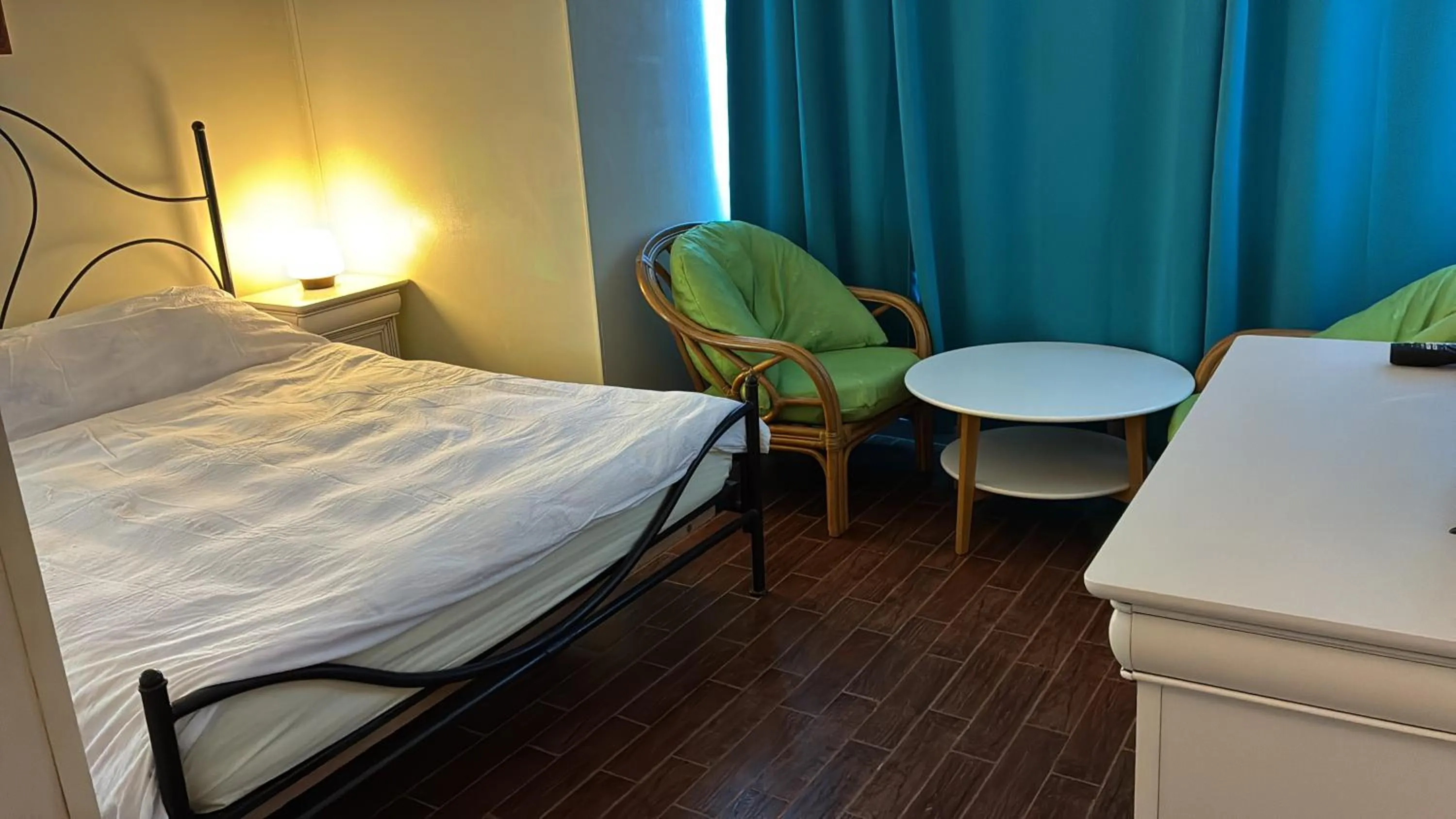 Photo of the whole room in ElStefanino House