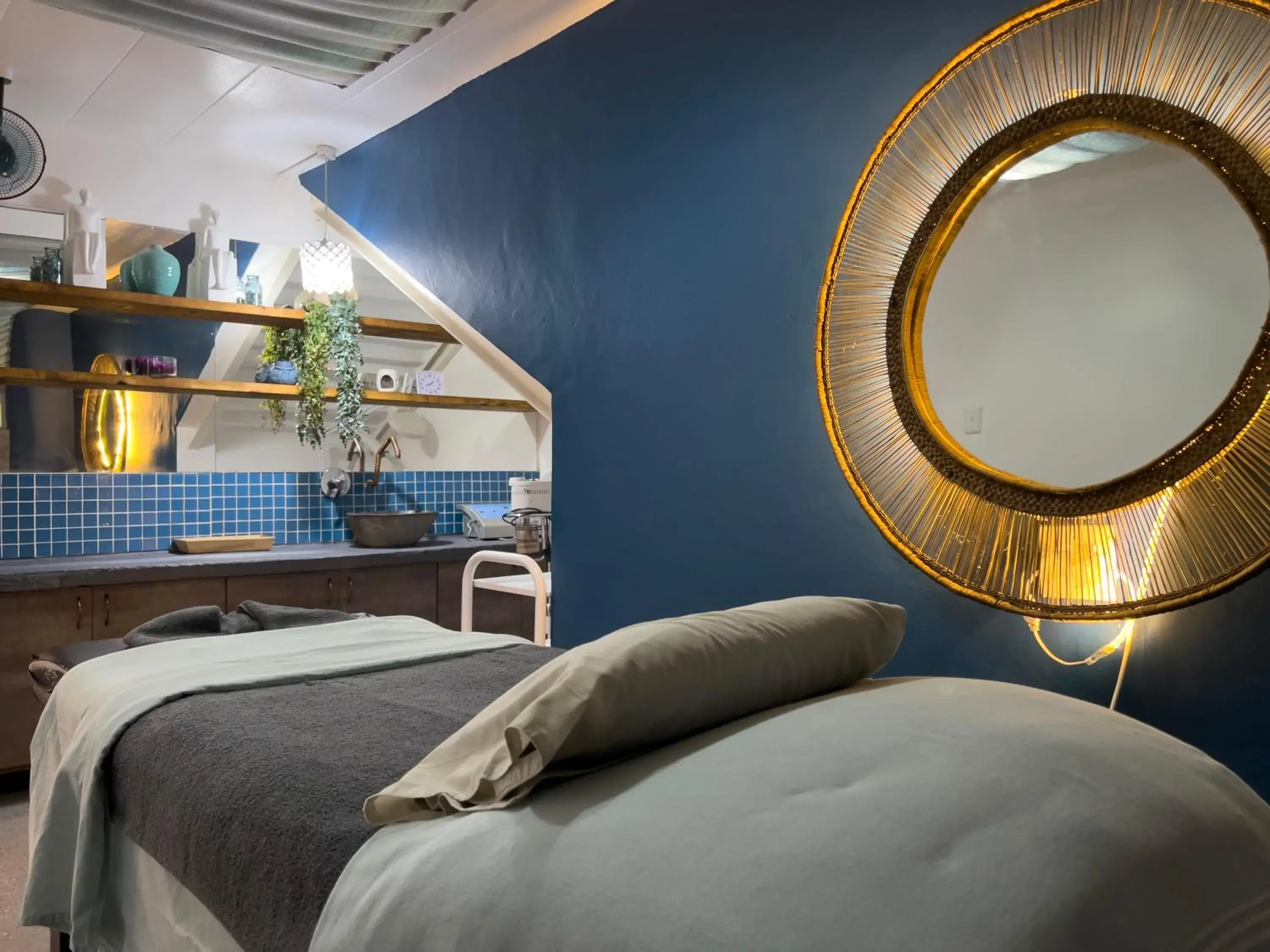 Massage, Bed in Alveston Manor Boutique Hotel & Spa Massage, Bed in Alveston Manor Boutique Hotel & Spa