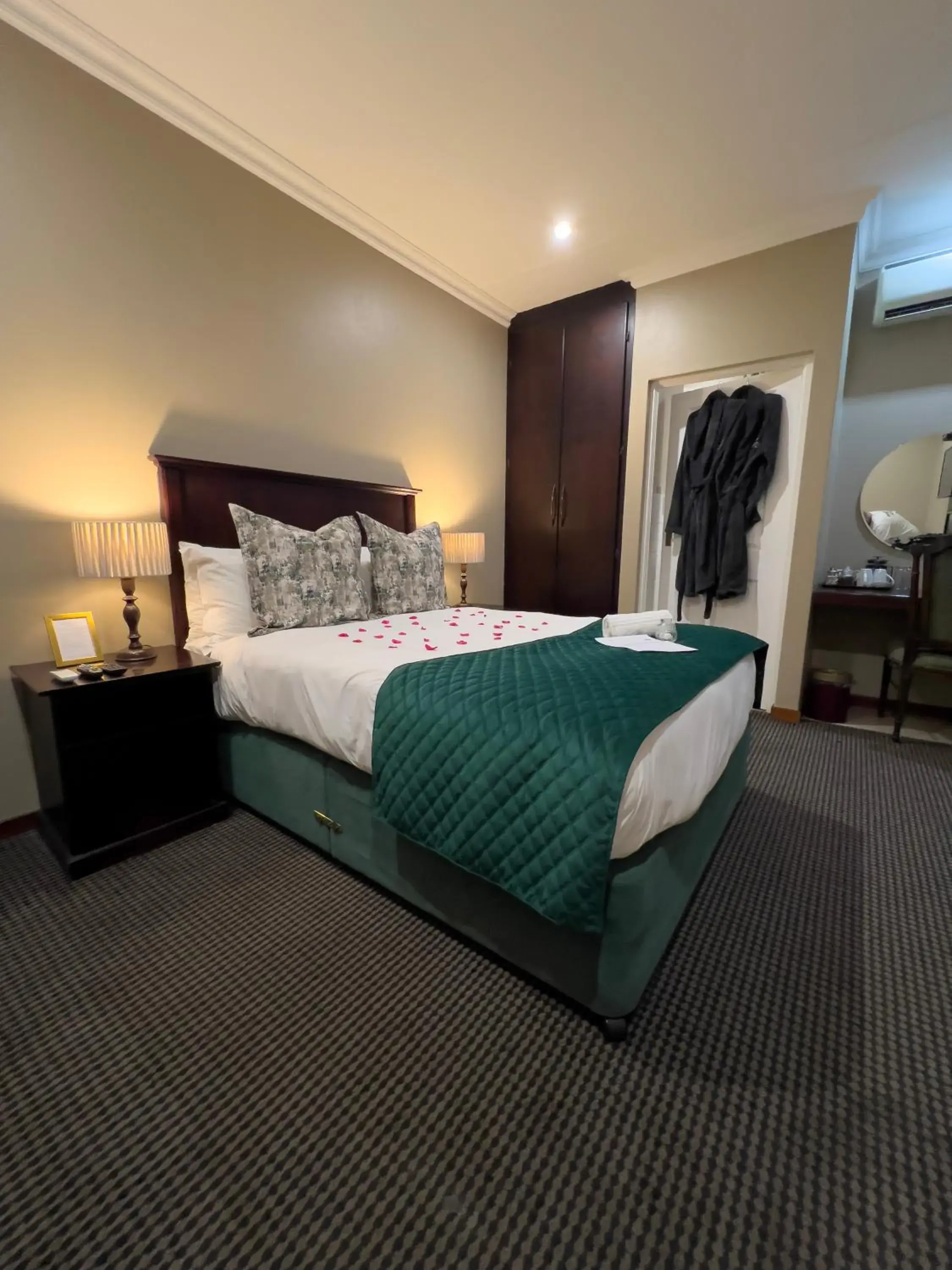 Bedroom, Bed in Alveston Manor Boutique Hotel & Spa Bedroom, Bed in Alveston Manor Boutique Hotel & Spa