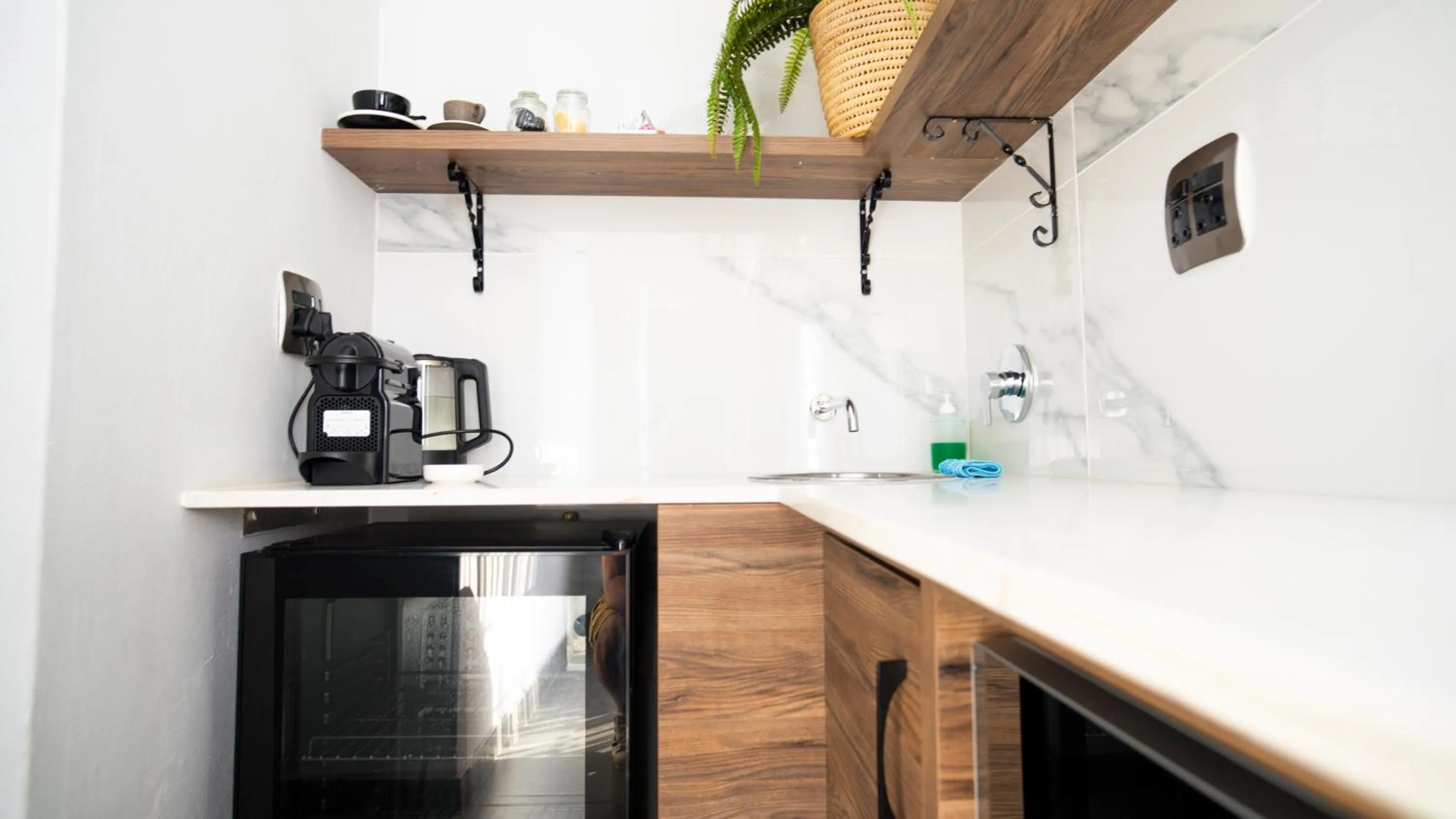 Coffee/tea facilities in Alveston Manor Boutique Hotel & Spa