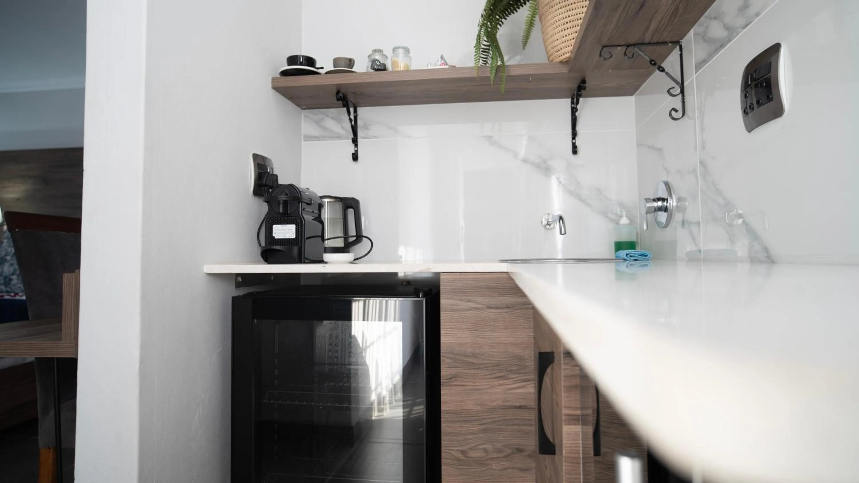 Coffee/tea facilities in Alveston Manor Boutique Hotel & Spa