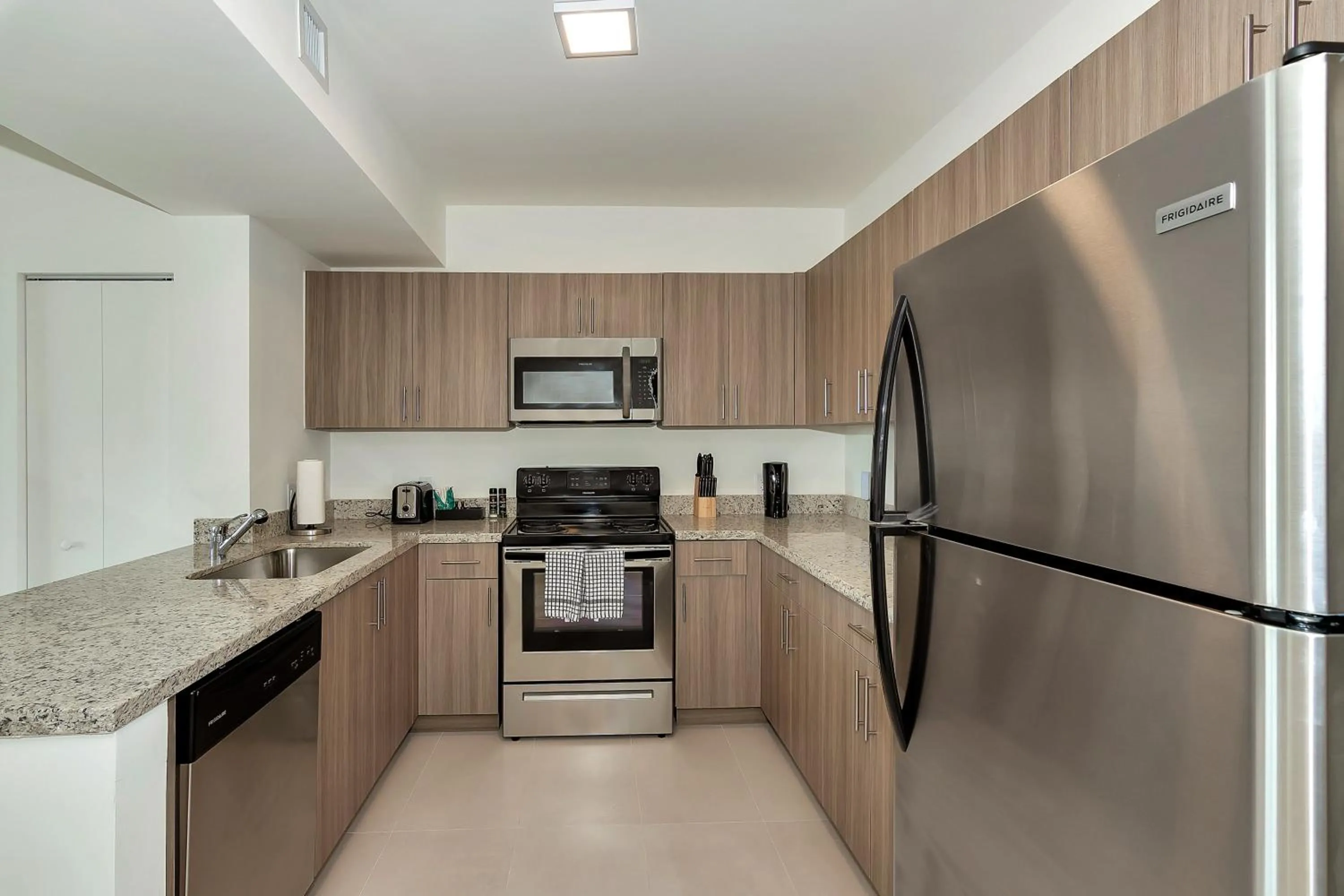 Kitchen or kitchenette in Roami at Grove 27