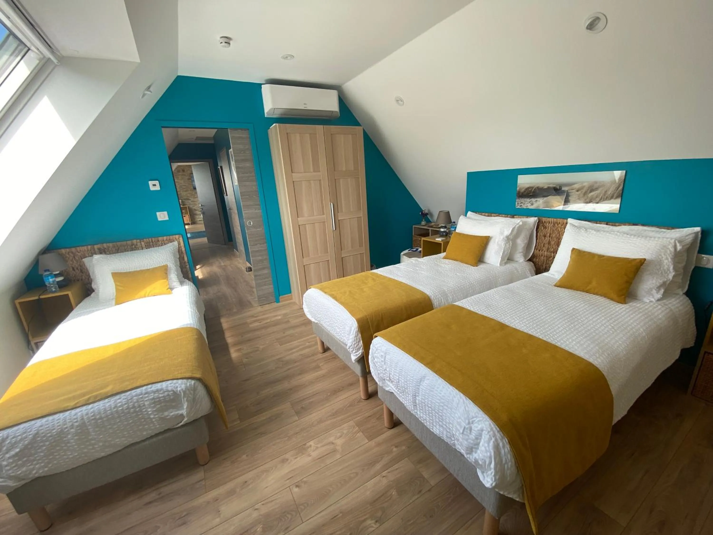 Photo of the whole room, Bed in L’ARDOISIÈRE, maison d’hôtes et d’amis