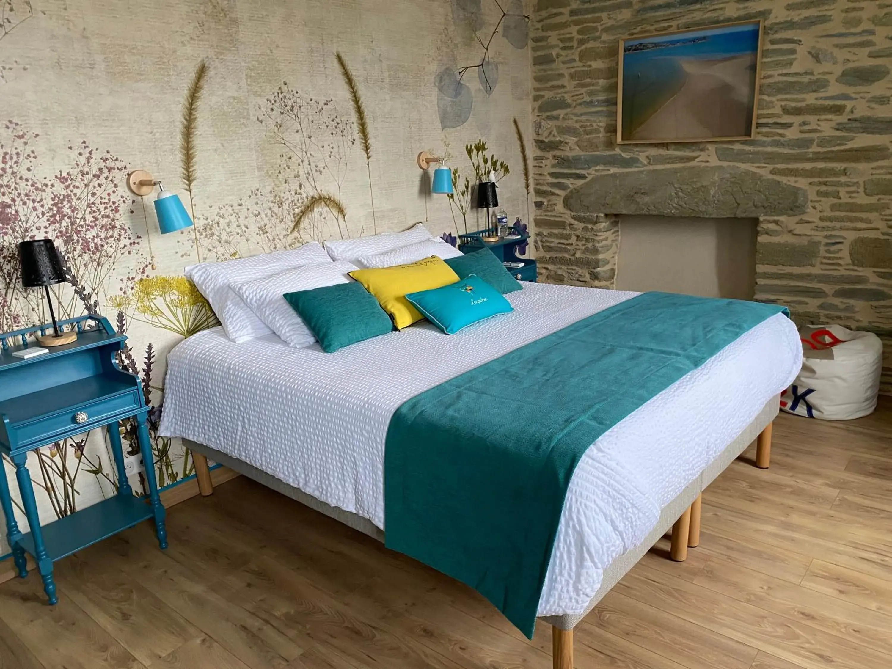 Triple Room with View in L’ARDOISIÈRE, maison d’hôtes et d’amis Triple Room with View in L’ARDOISIÈRE, maison d’hôtes et d’amis