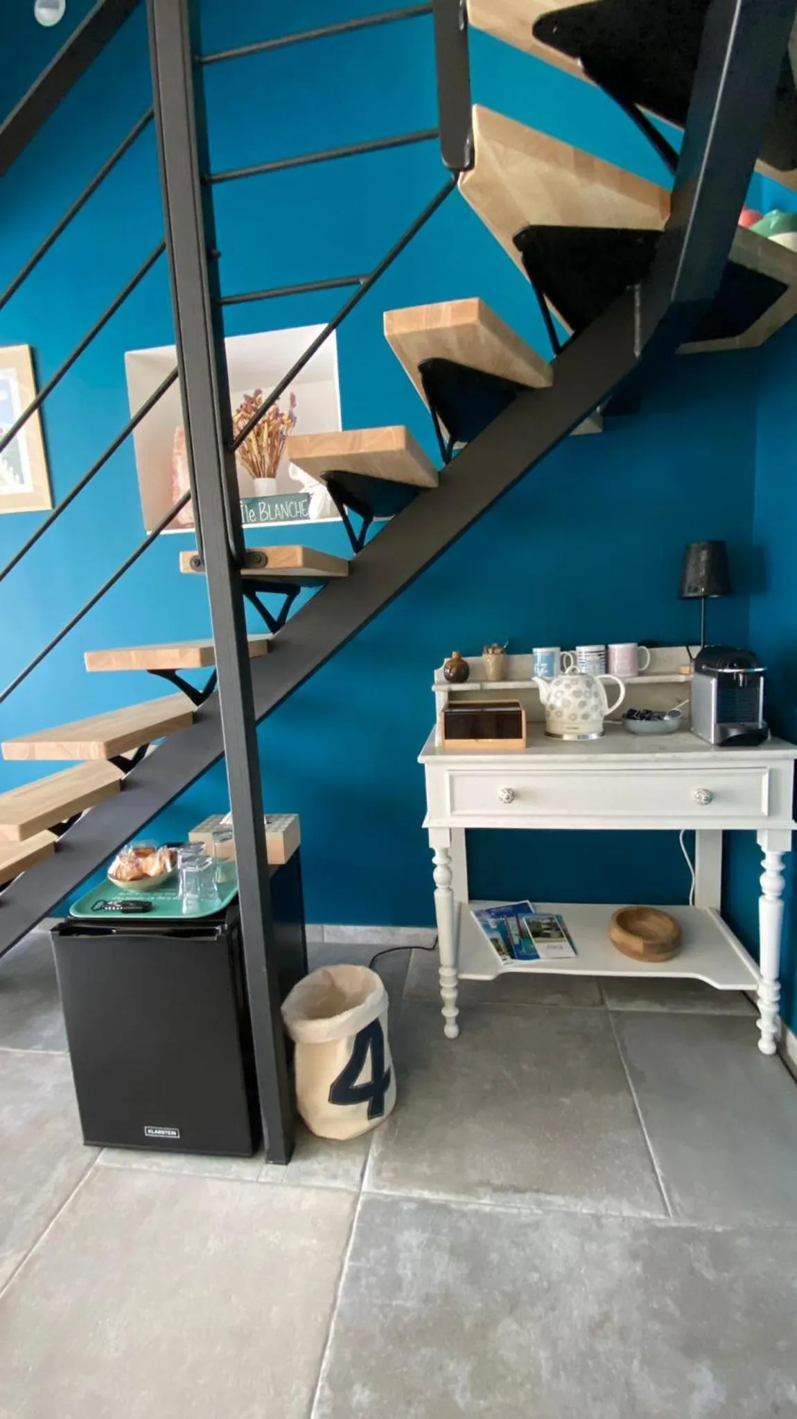 Photo of the whole room in L’ARDOISIÈRE, maison d’hôtes et d’amis