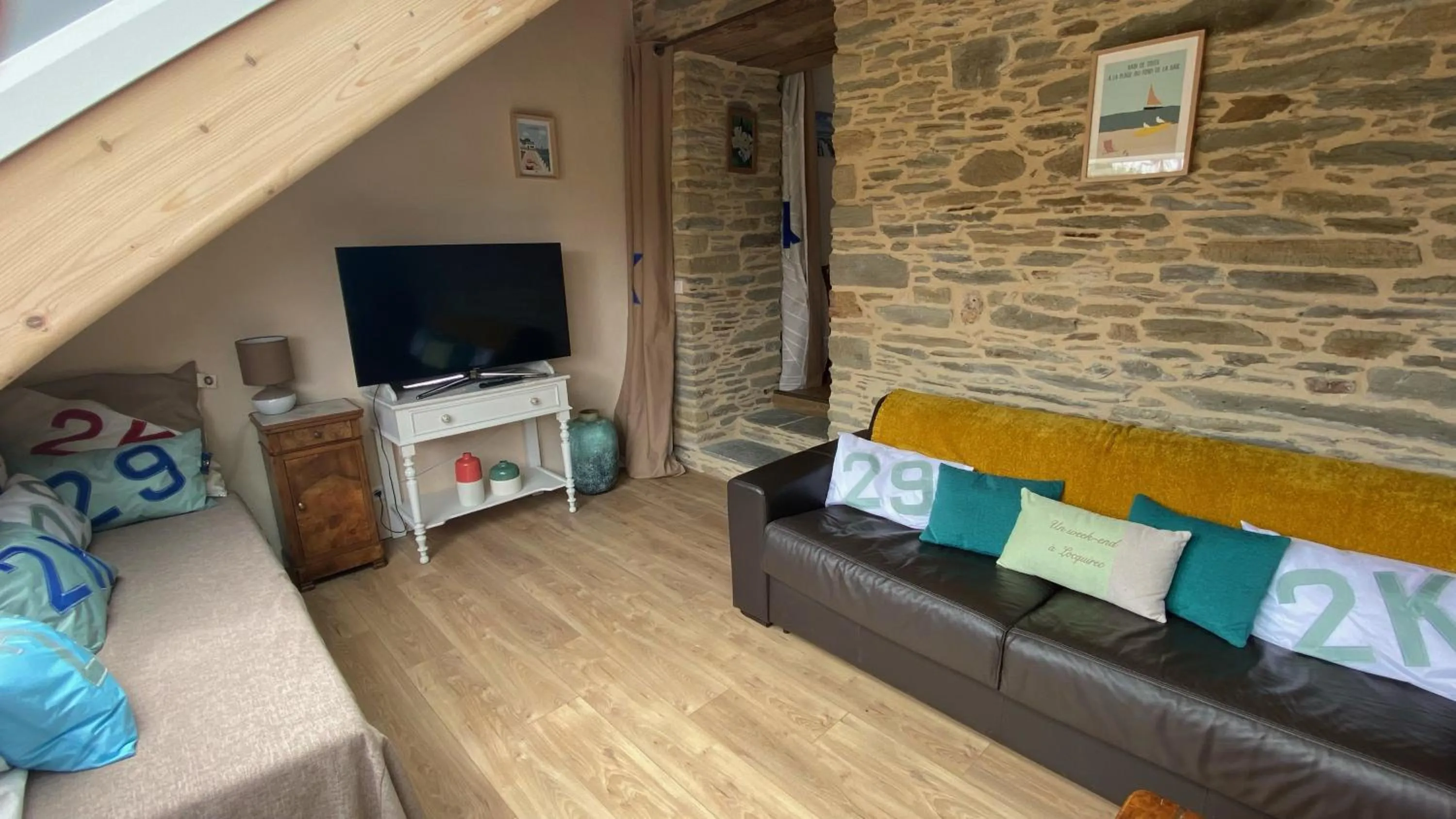 Photo of the whole room in L’ARDOISIÈRE, maison d’hôtes et d’amis