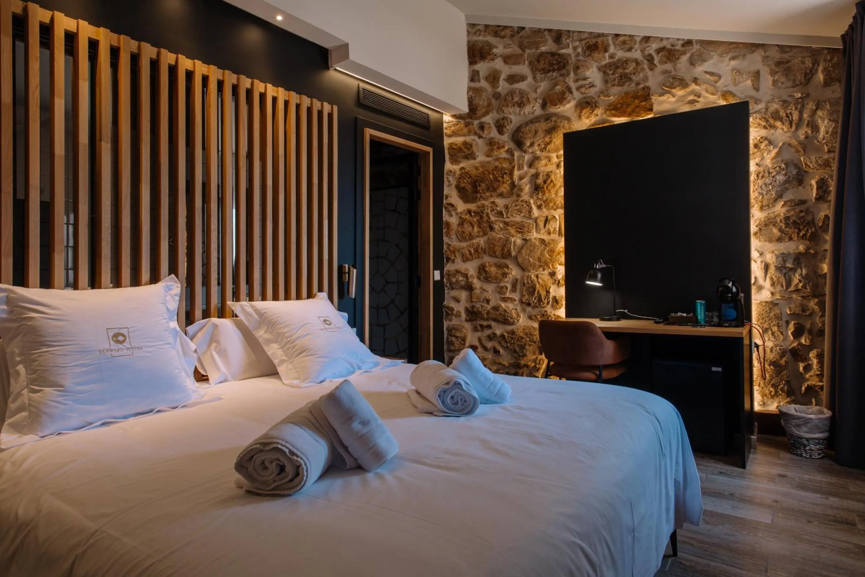 Bedroom, Bed in Pou