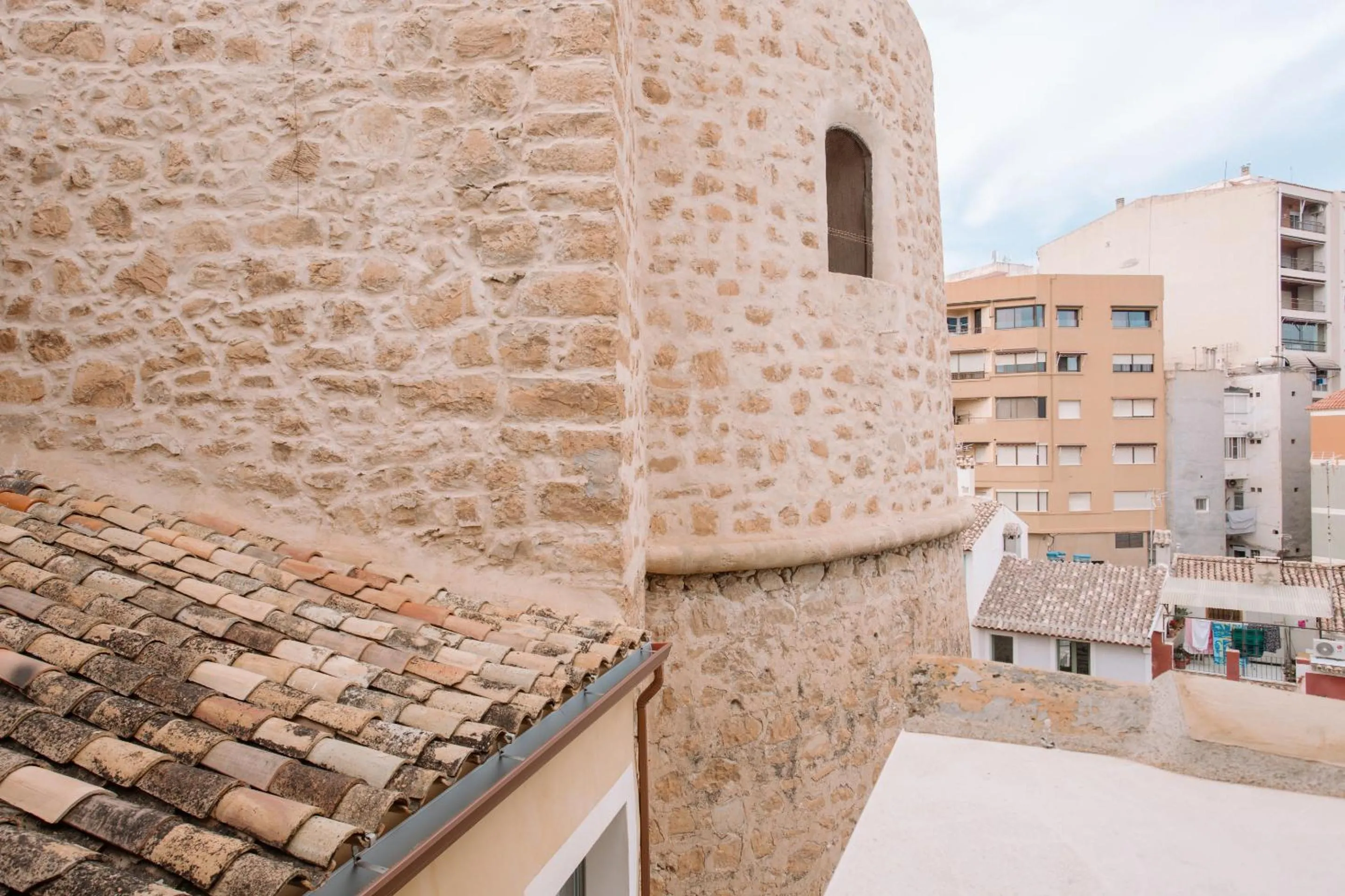 Property building in Pou