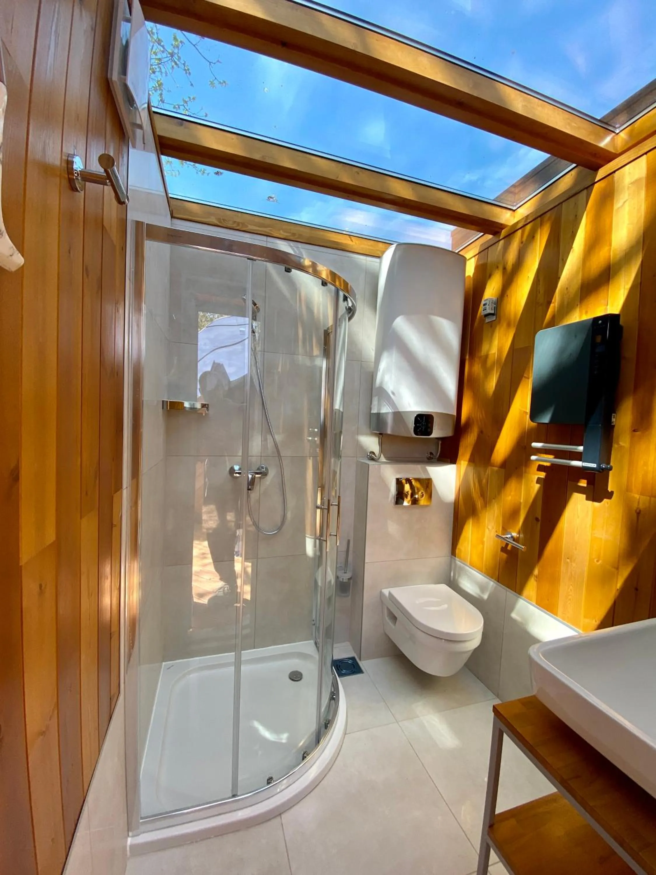 Bathroom in LA RÉSERVE DE L'AUBE - Hébergements insolites Luxe et Design