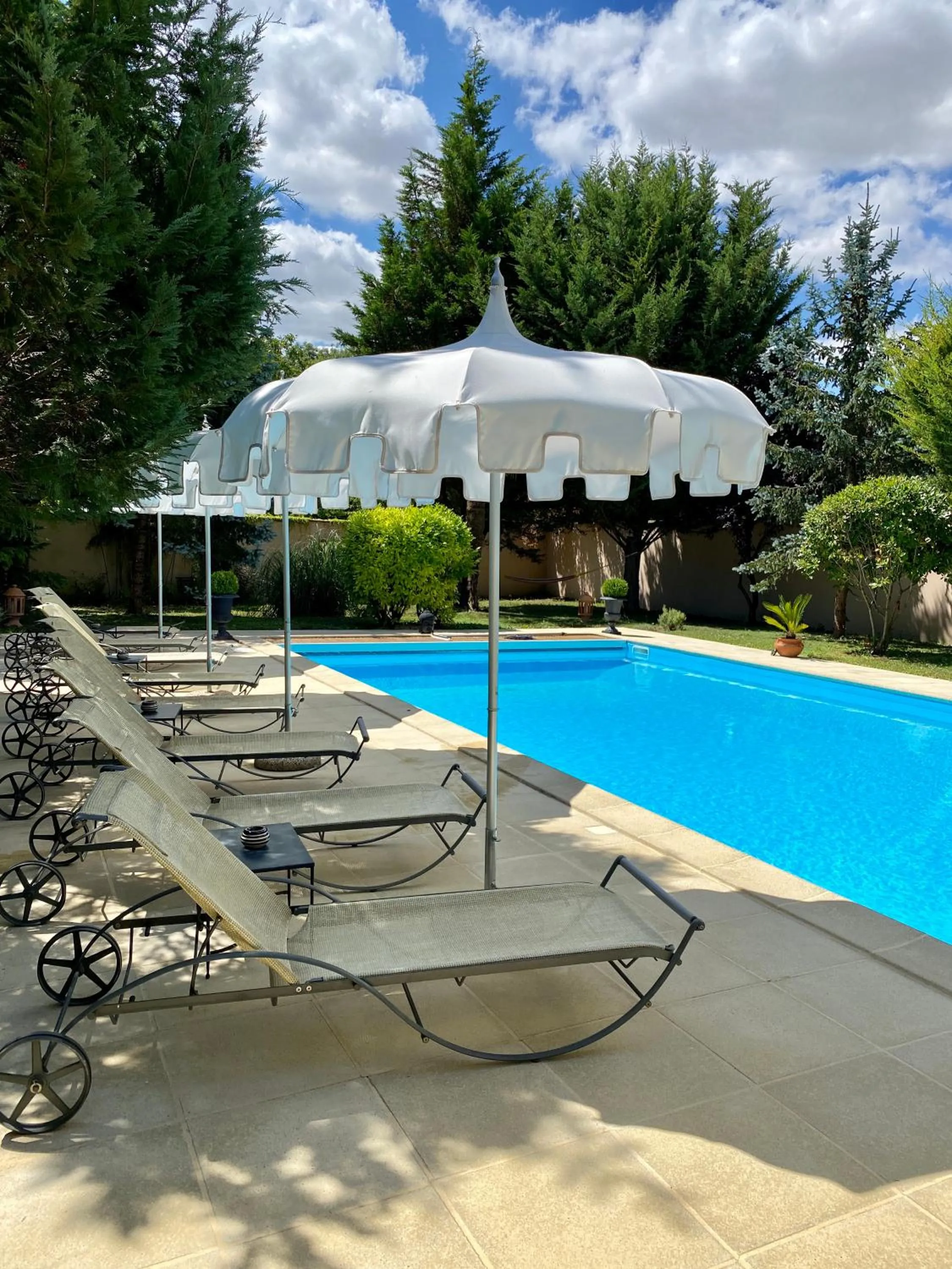 Pool view in LA RÉSERVE DE L'AUBE - Hébergements insolites Luxe et Design