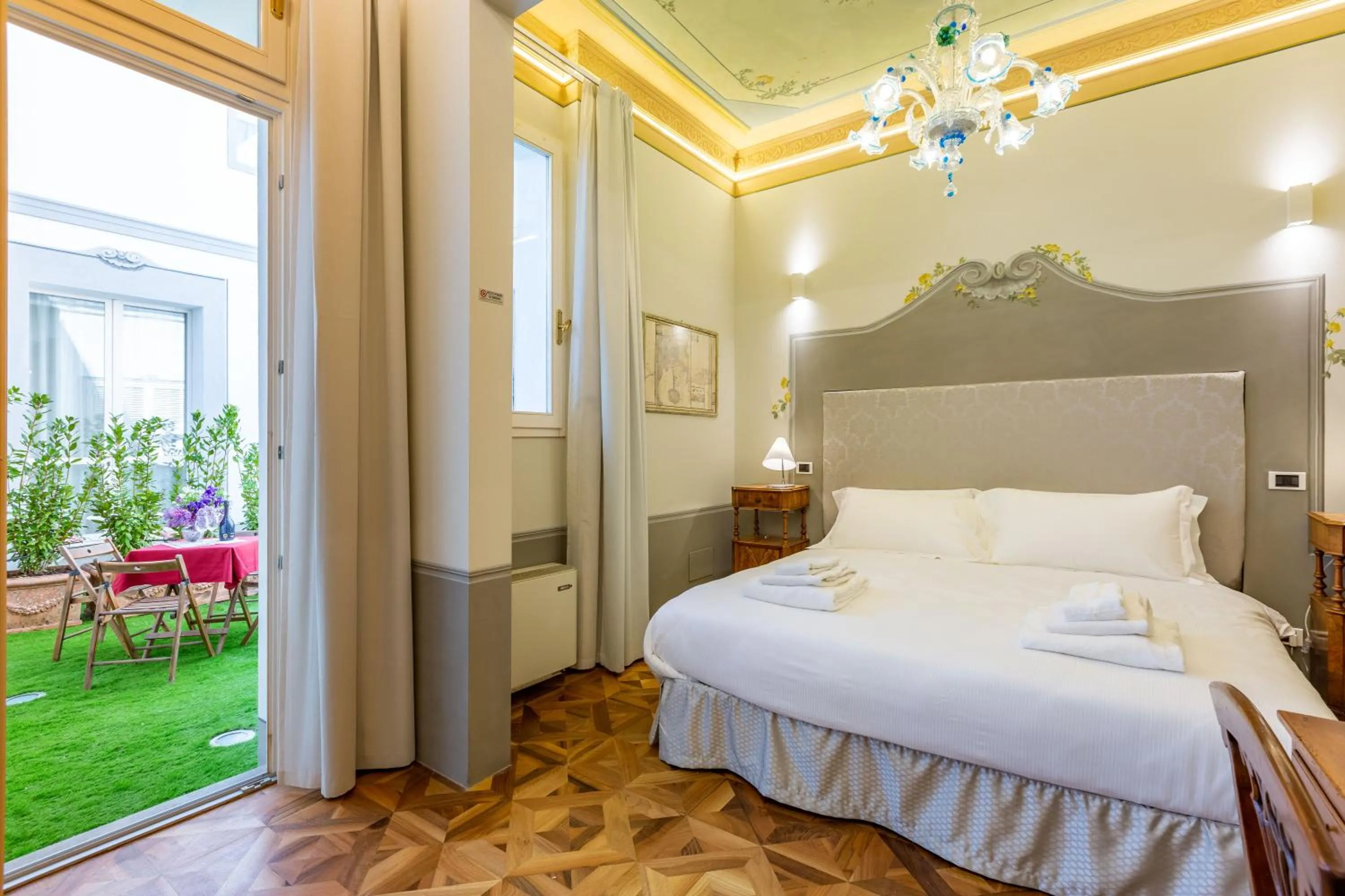 Balcony/Terrace, Bed in Villa Tortorelli