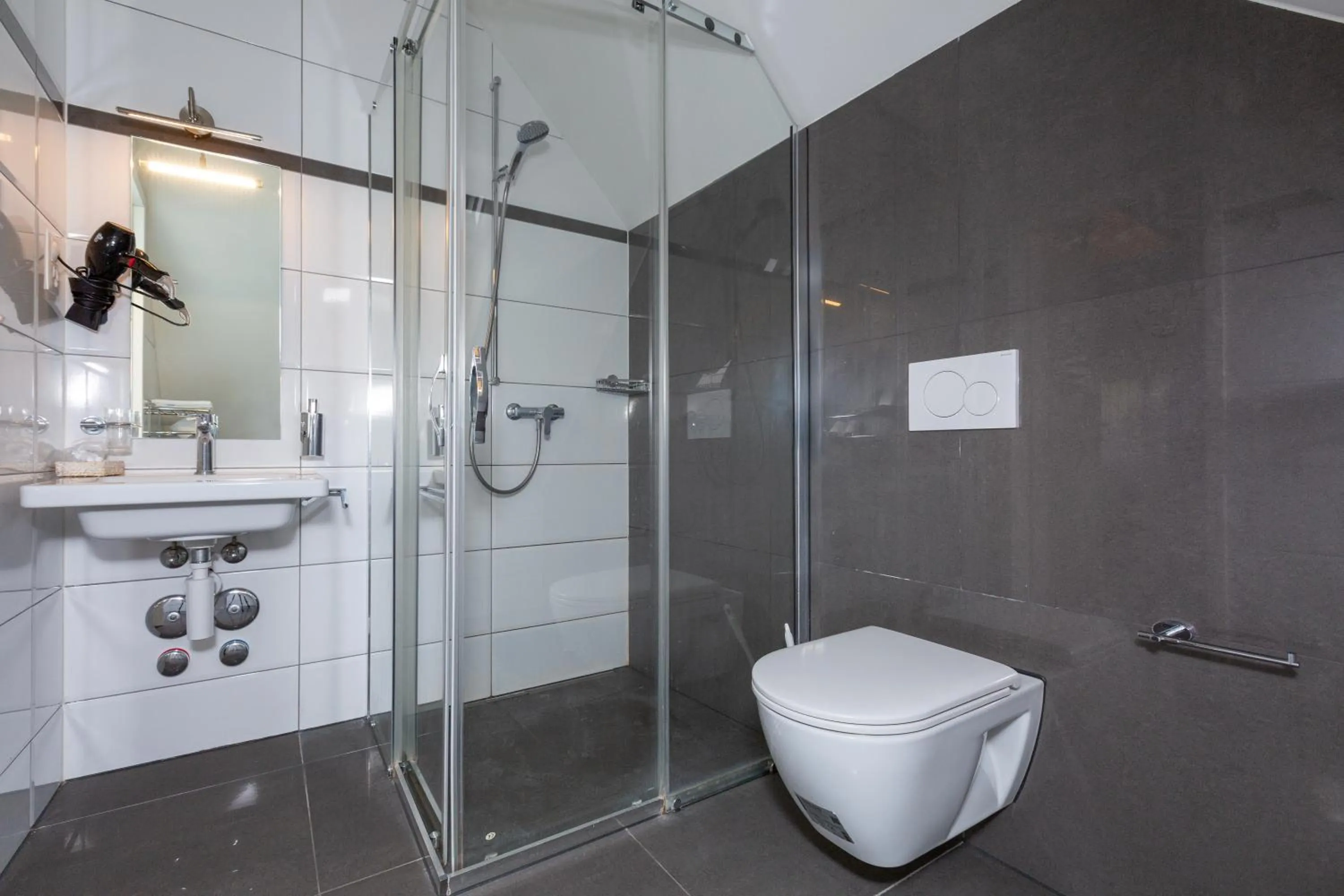 Shower in Hotel Kernhof Self Check-In