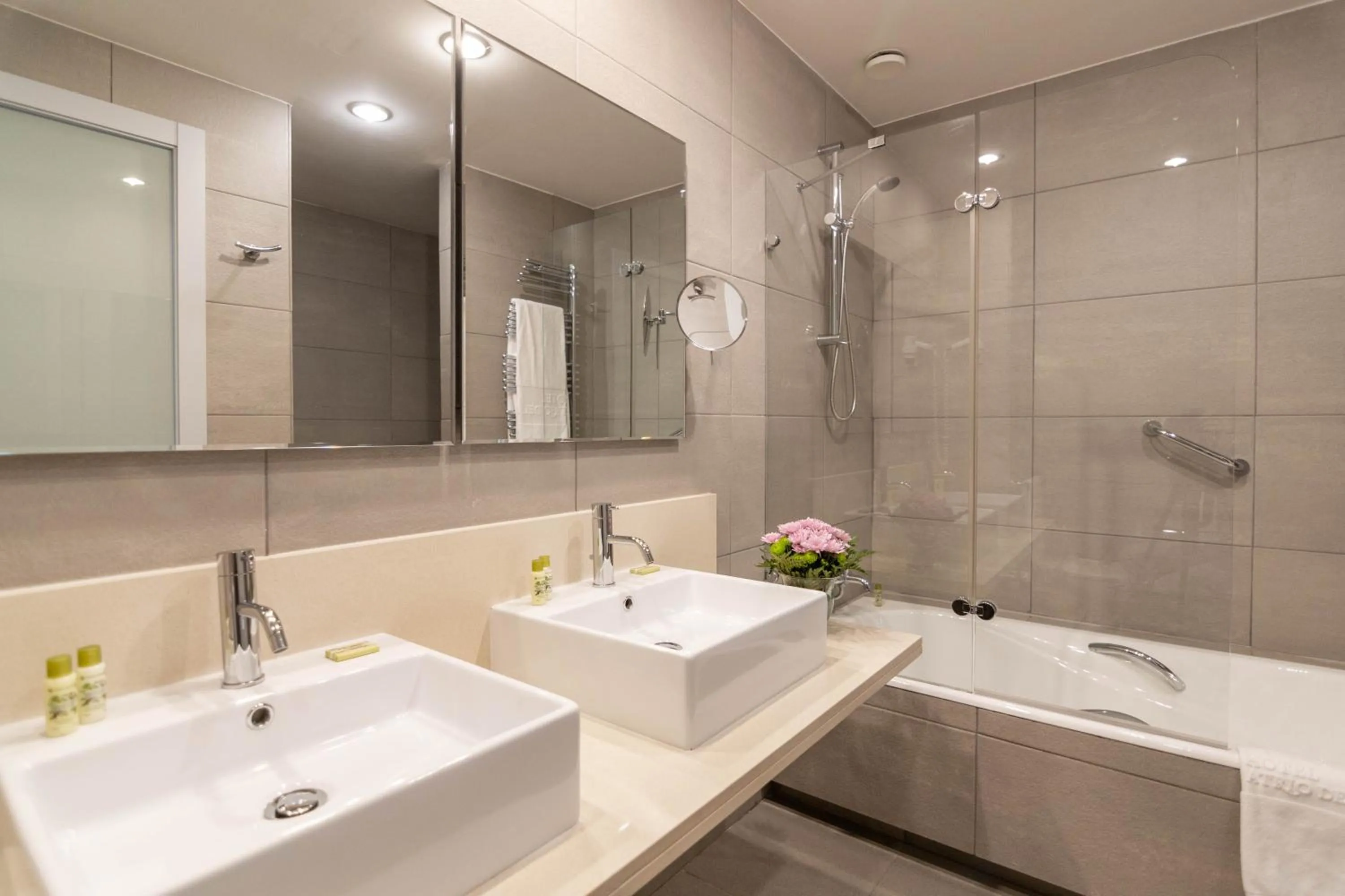 Bathroom in Hotel Ibersol Atrio del Mar