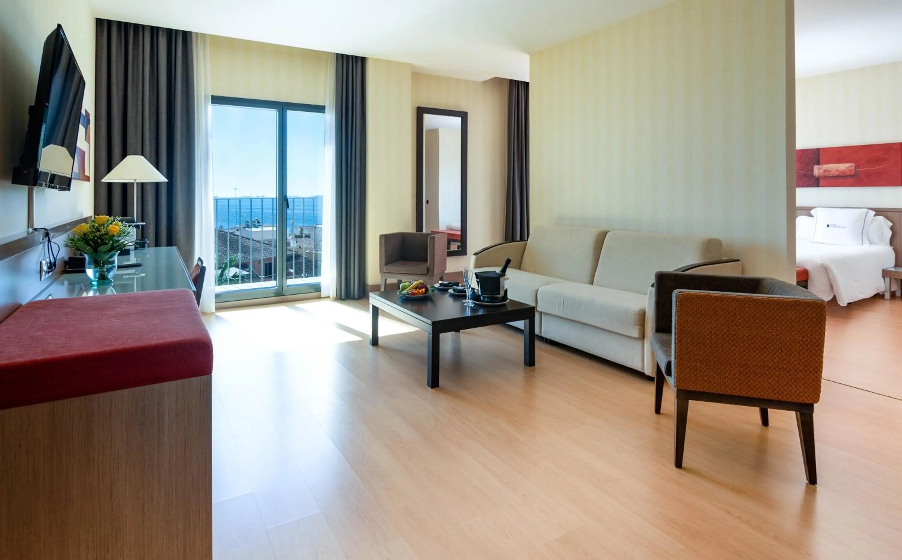 Living room, Bed in Hotel Ibersol Atrio del Mar