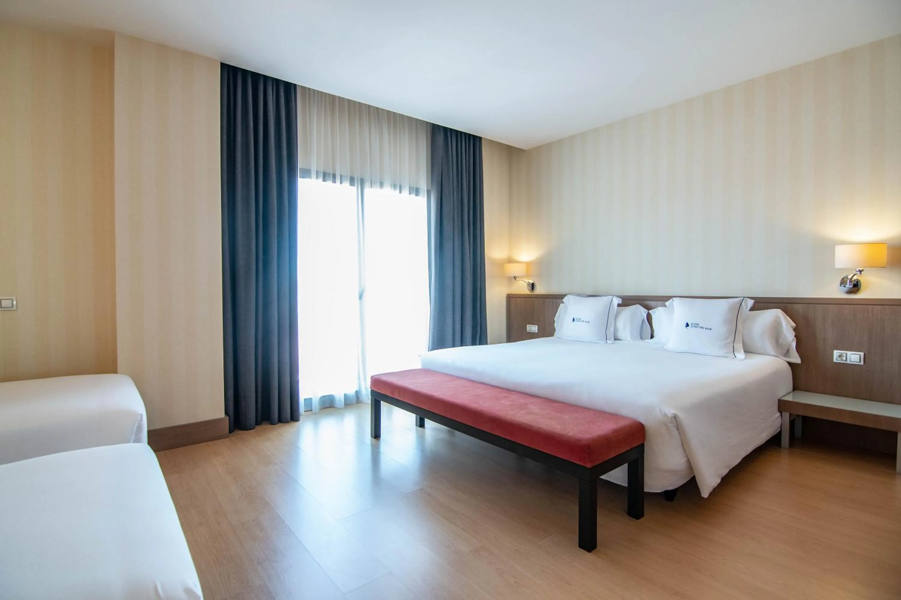 Photo of the whole room, Bed in Hotel Ibersol Atrio del Mar