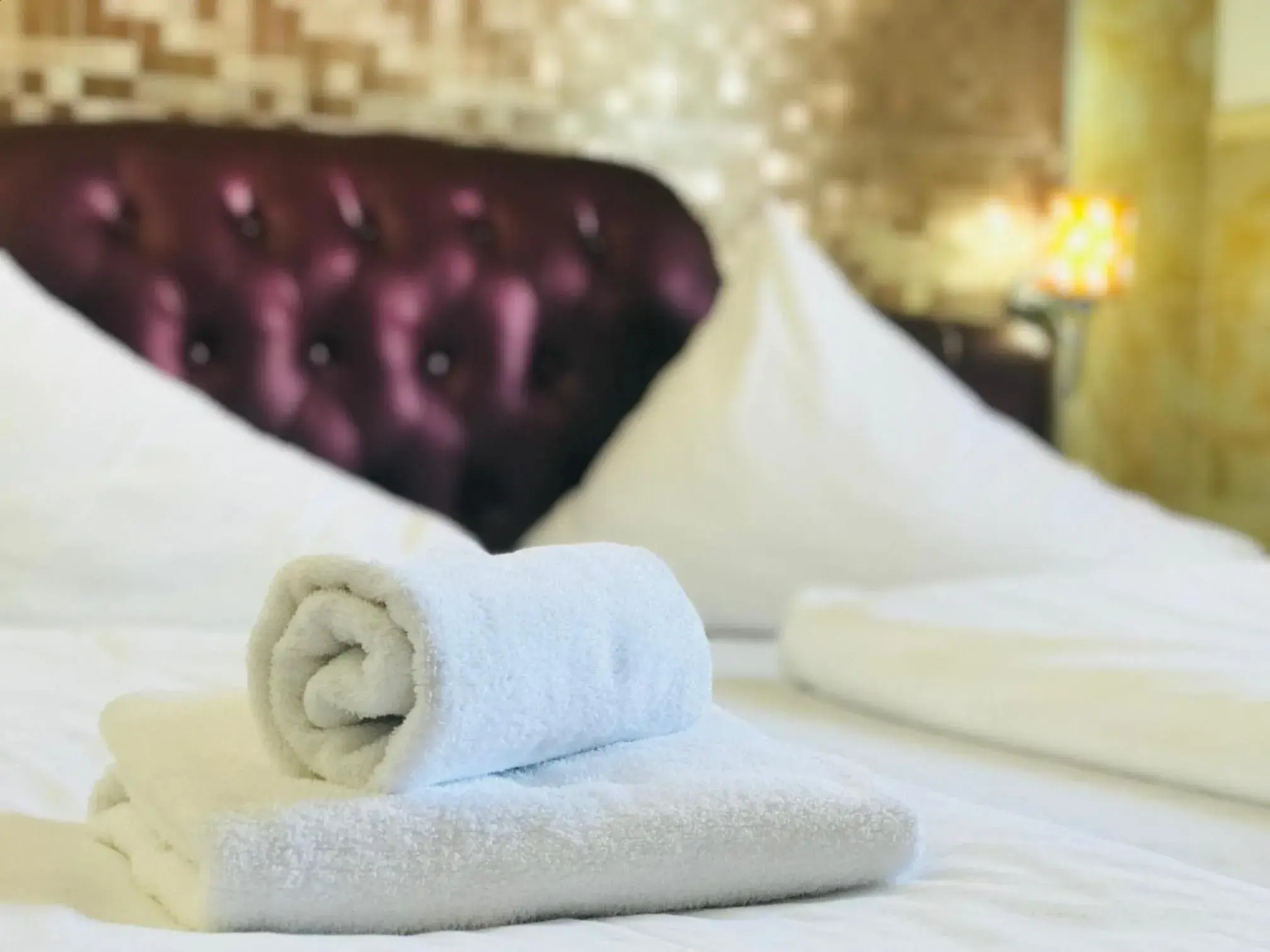 Shower, Bed in Hotel Vogelweiderhof