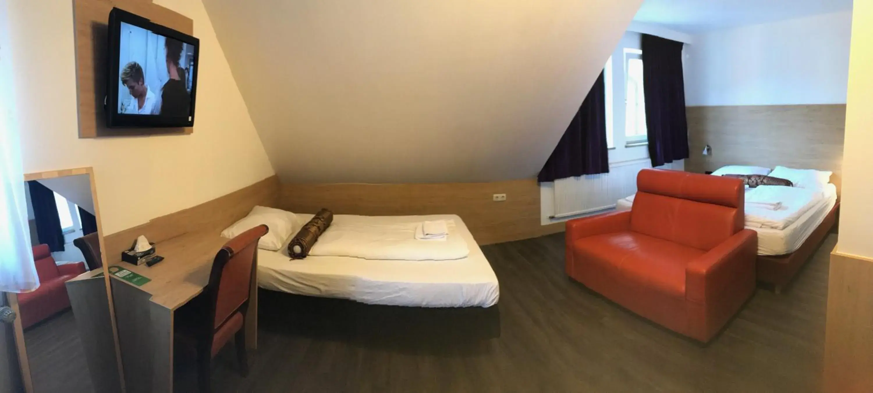 Photo of the whole room, Bed in Hotel Vogelweiderhof