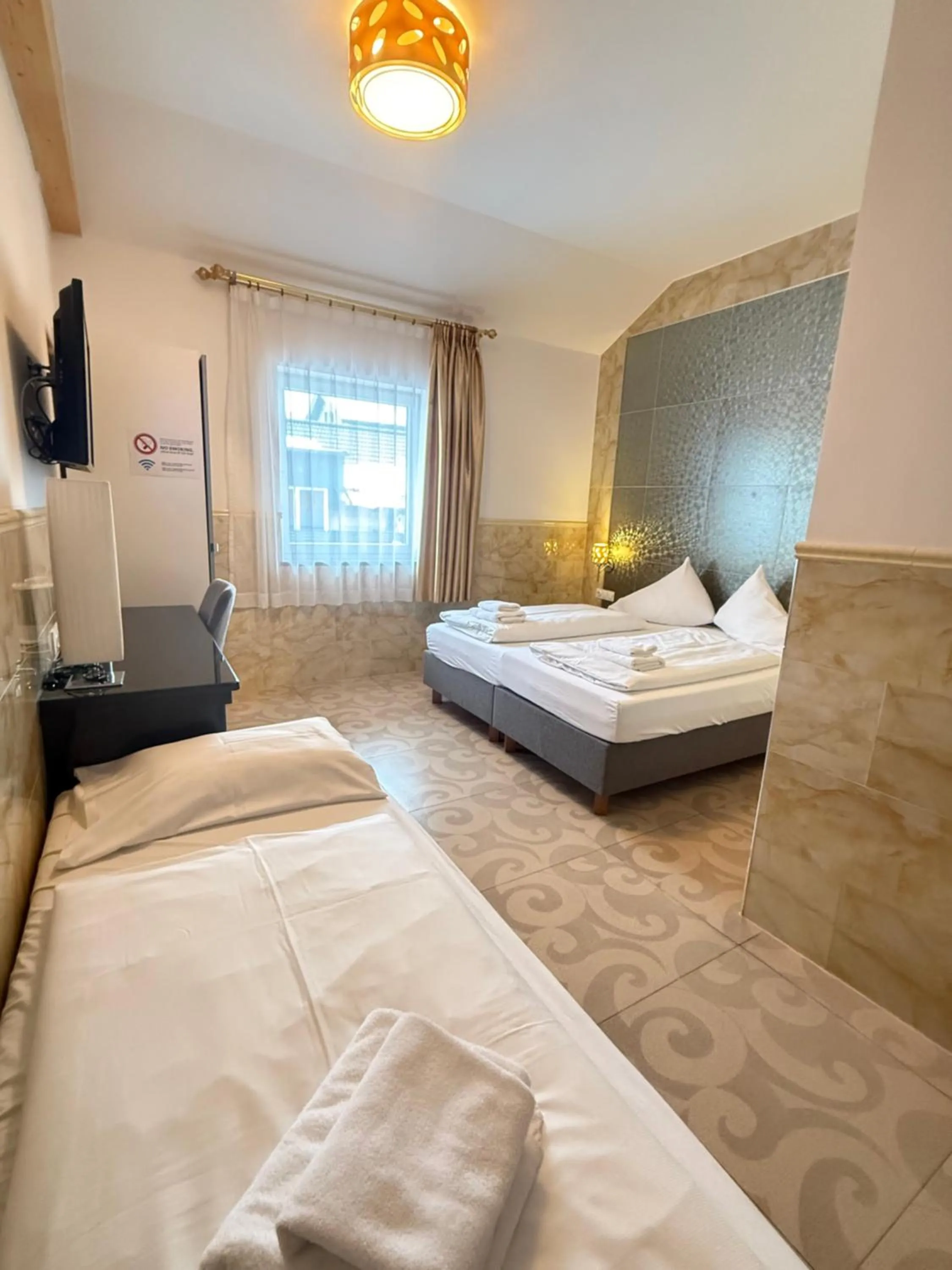 Photo of the whole room, Bed in Hotel Vogelweiderhof