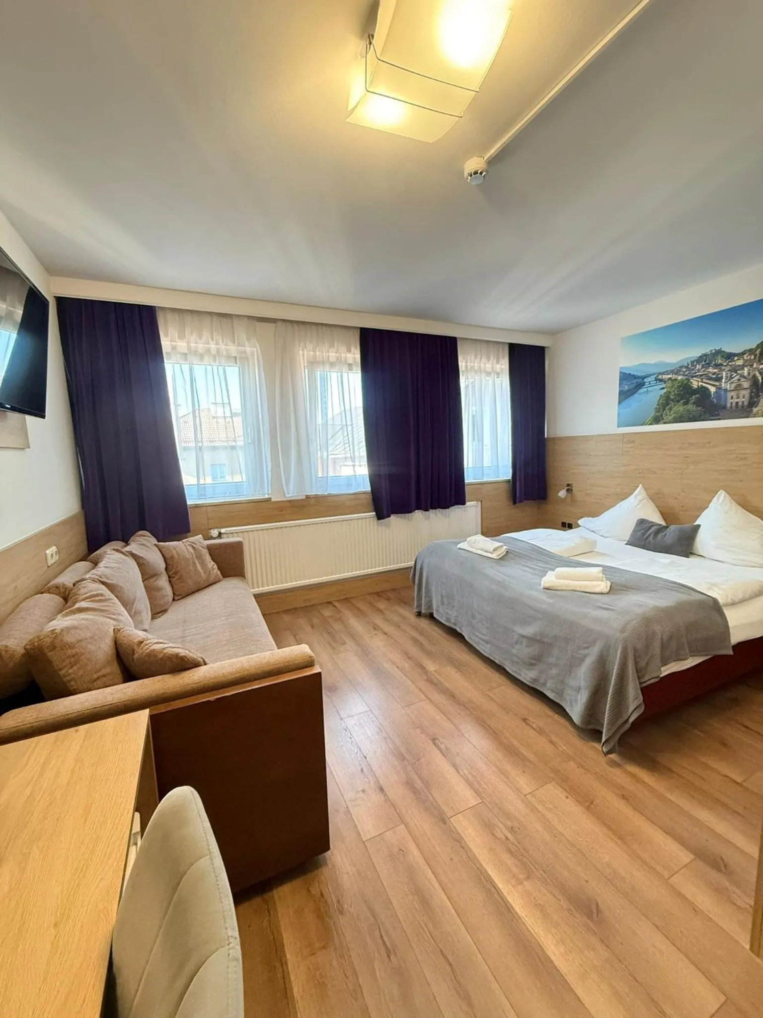 Photo of the whole room, Bed in Hotel Vogelweiderhof