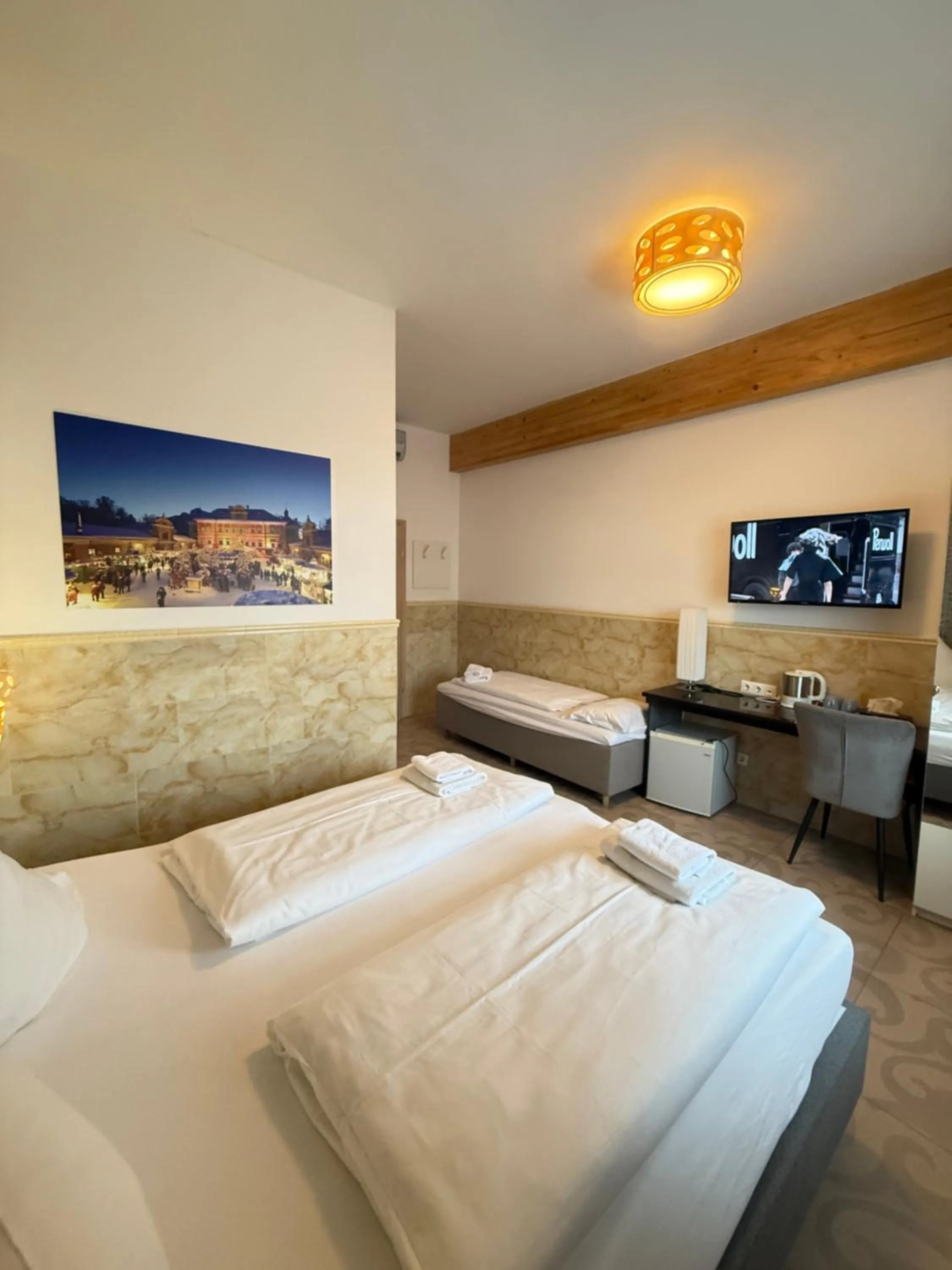 Photo of the whole room, Bed in Hotel Vogelweiderhof