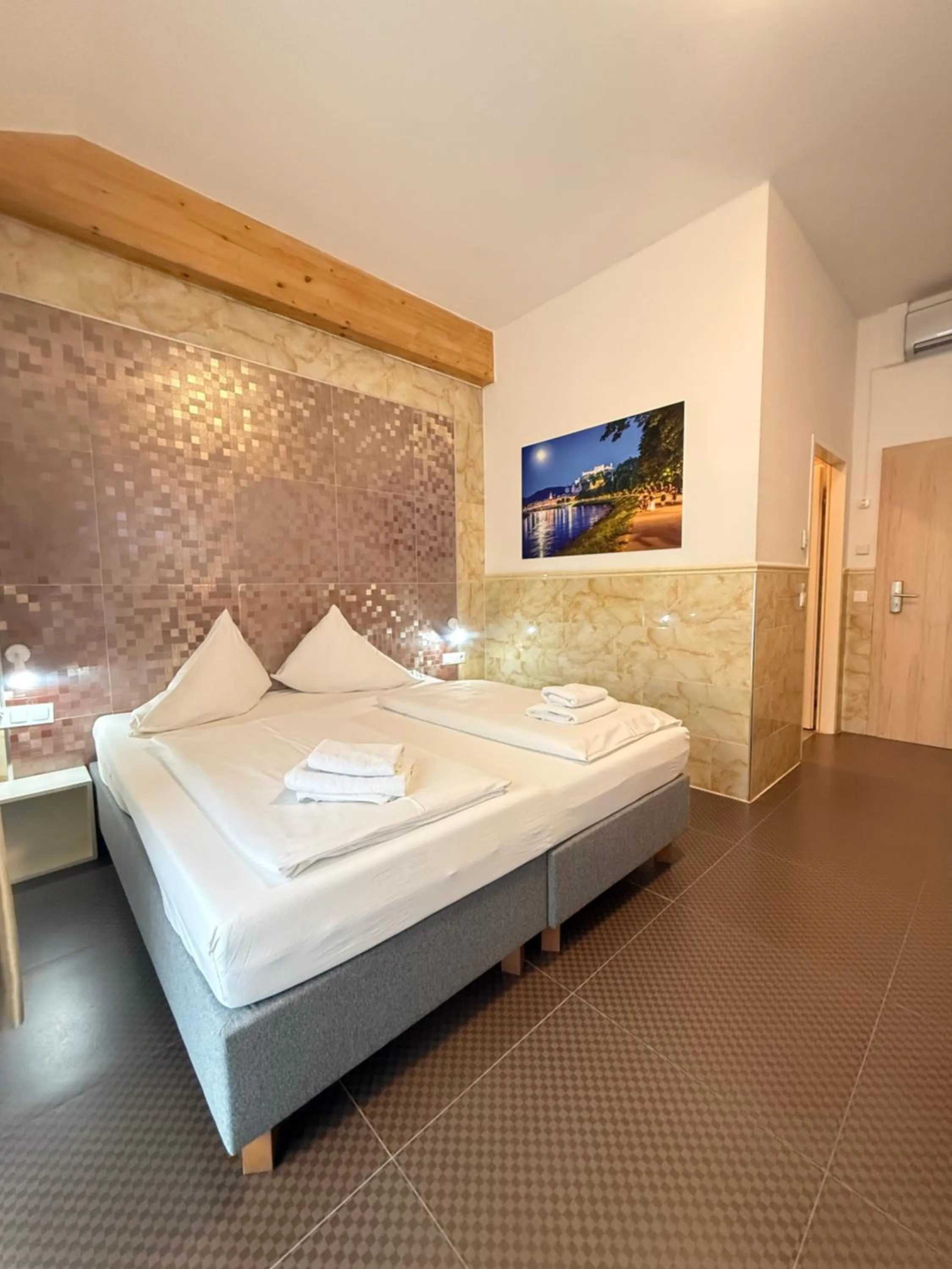 Photo of the whole room, Bed in Hotel Vogelweiderhof