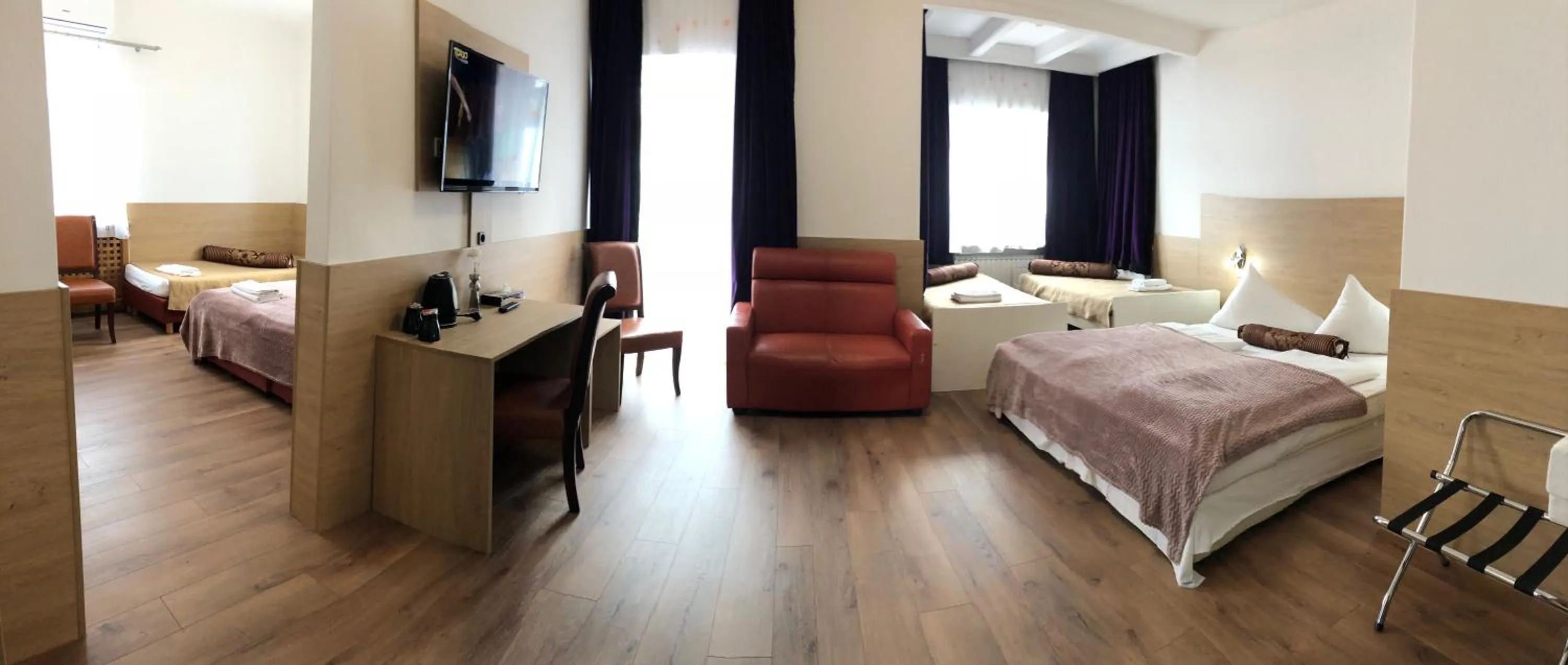 Toilet, Bed in Hotel Vogelweiderhof