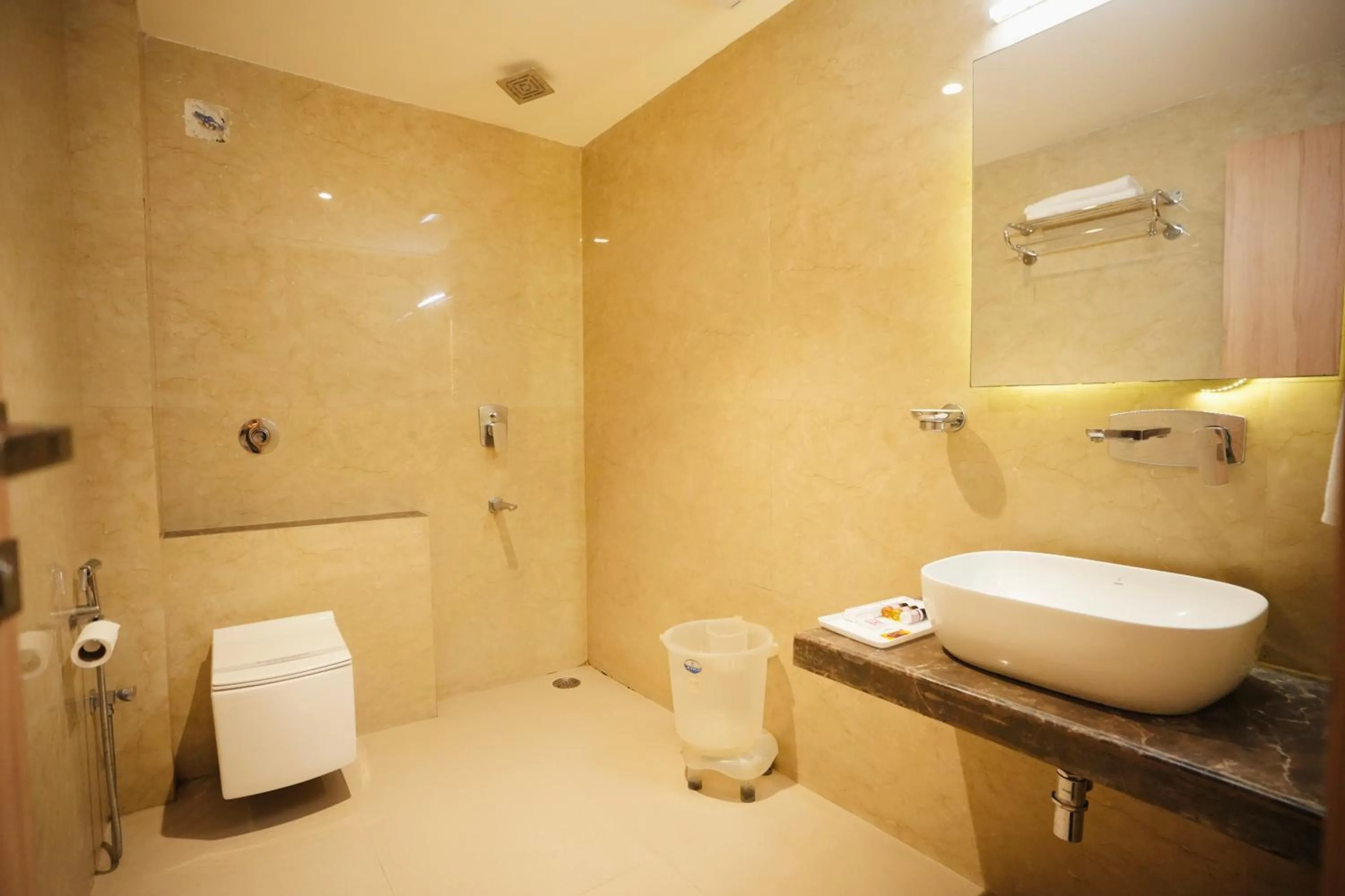 Shower in Hotel Pradeep Star Inn