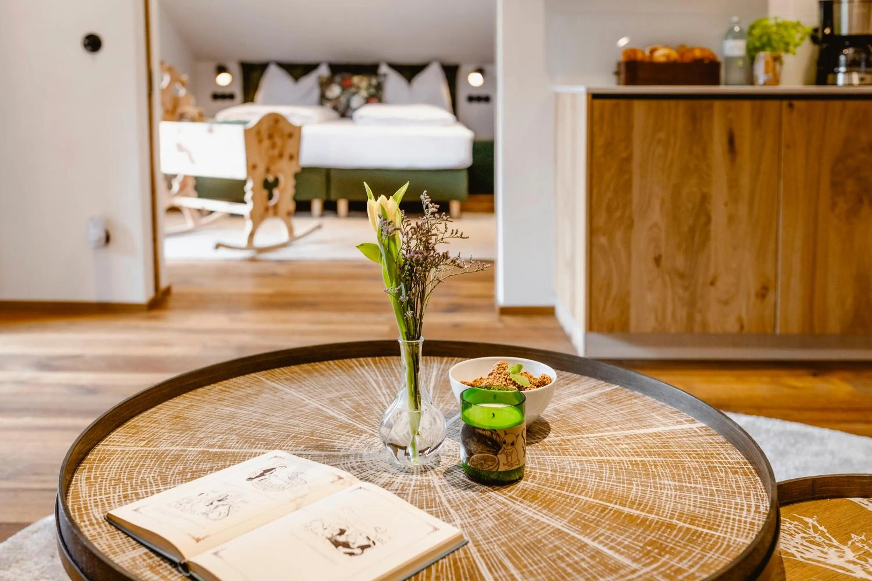 Living room, Bed in Seehotel Berau